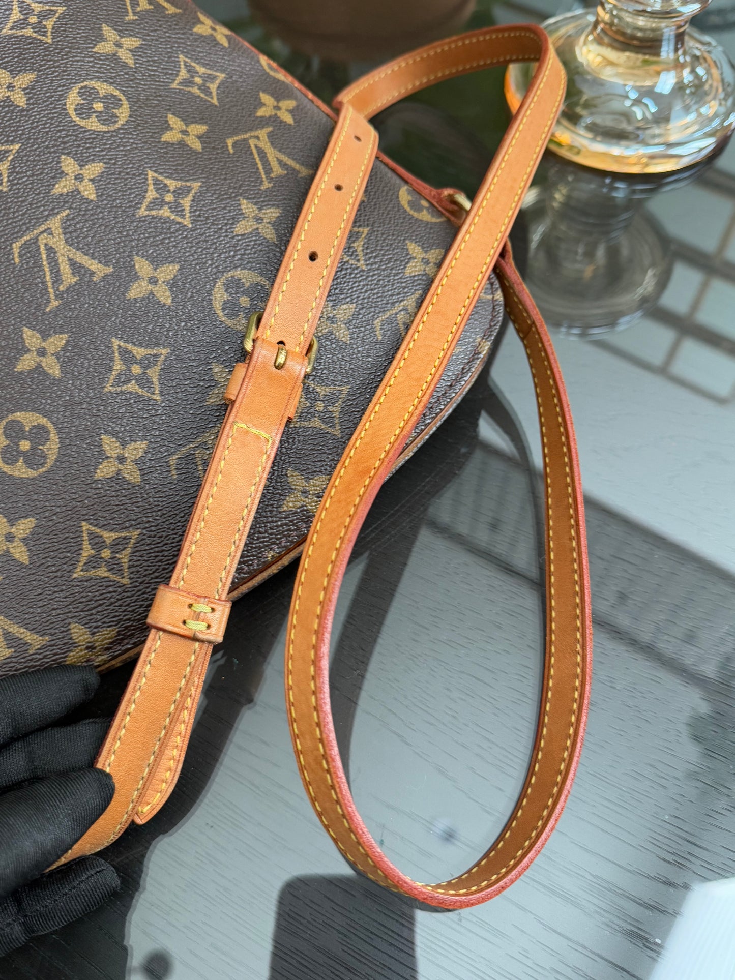 Drouot Crossbody -
π
Year: 2001