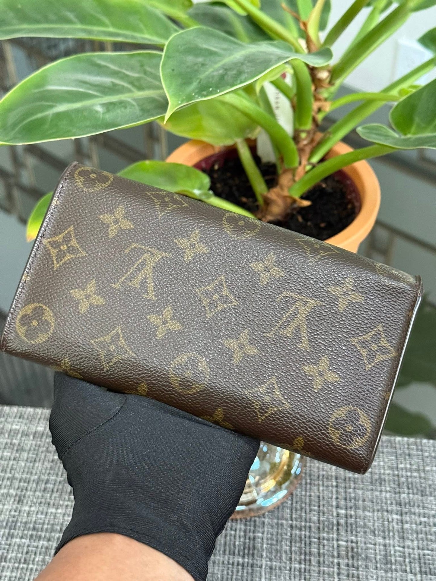 Sarah Wallet with 8 Cardholders 🗓️ Year: 2005