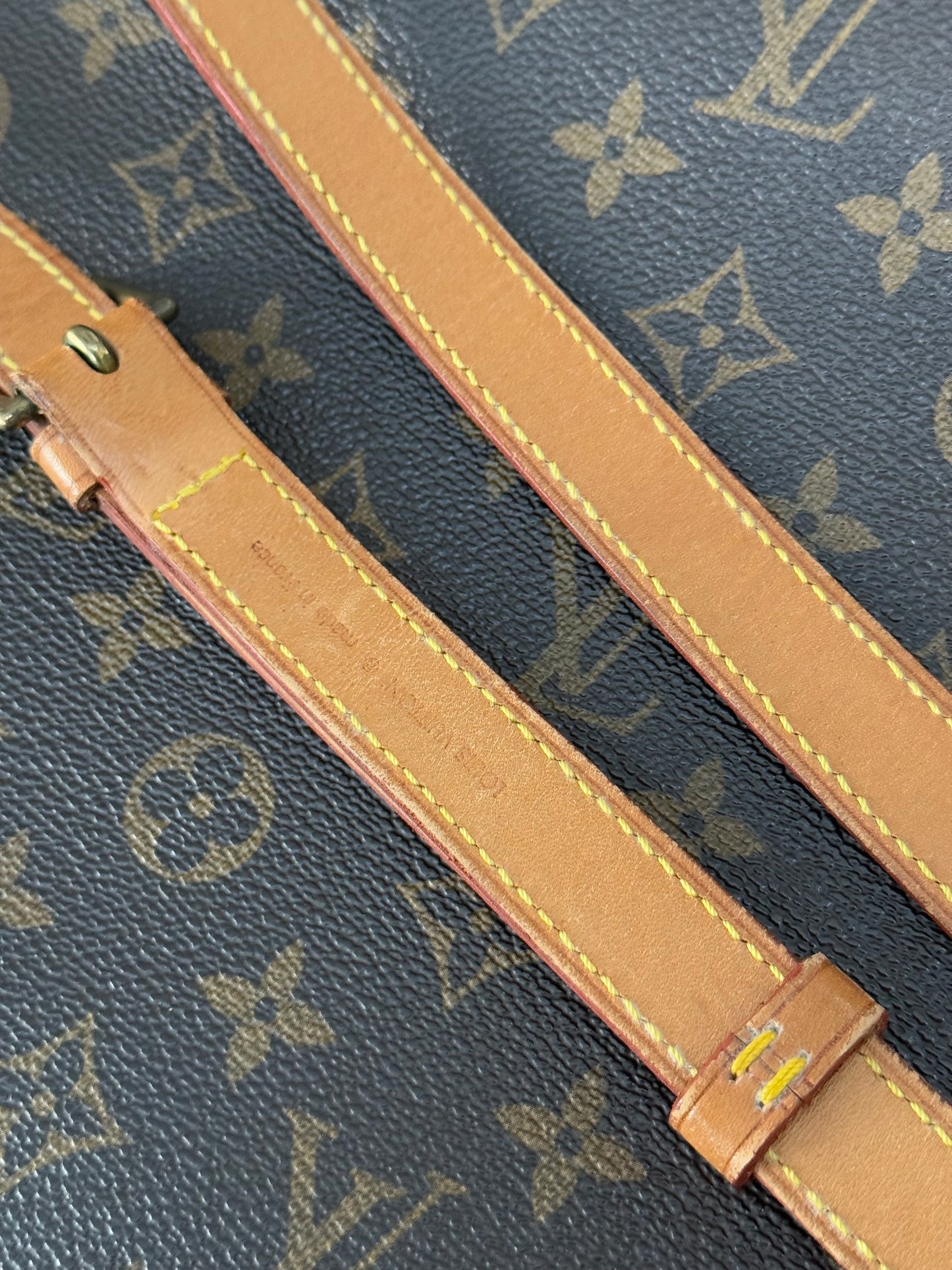 Beverly GM Satchel Crossbody - ๐
Year: 1996