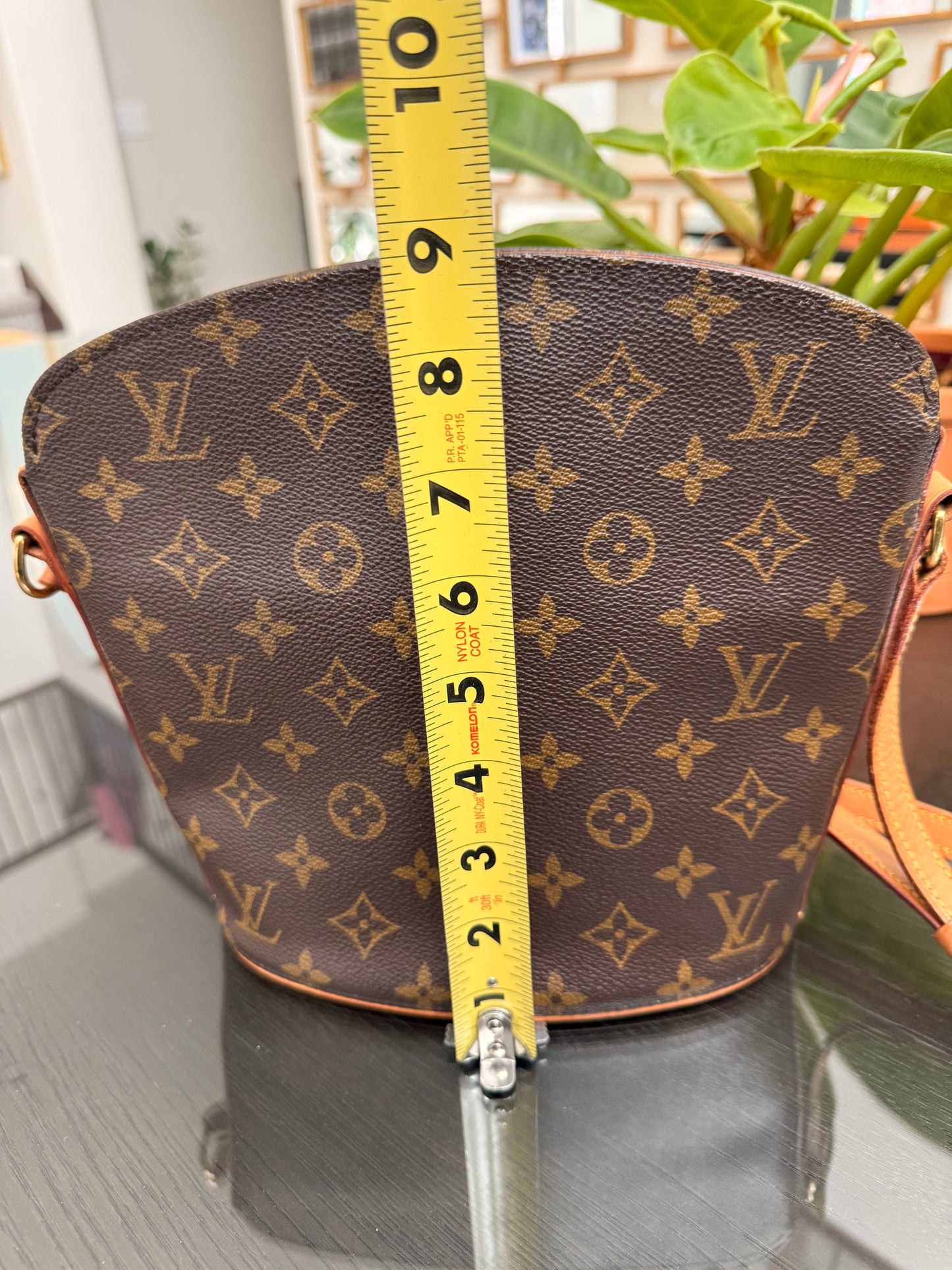 Drouot Crossbody
π
Year: 1996