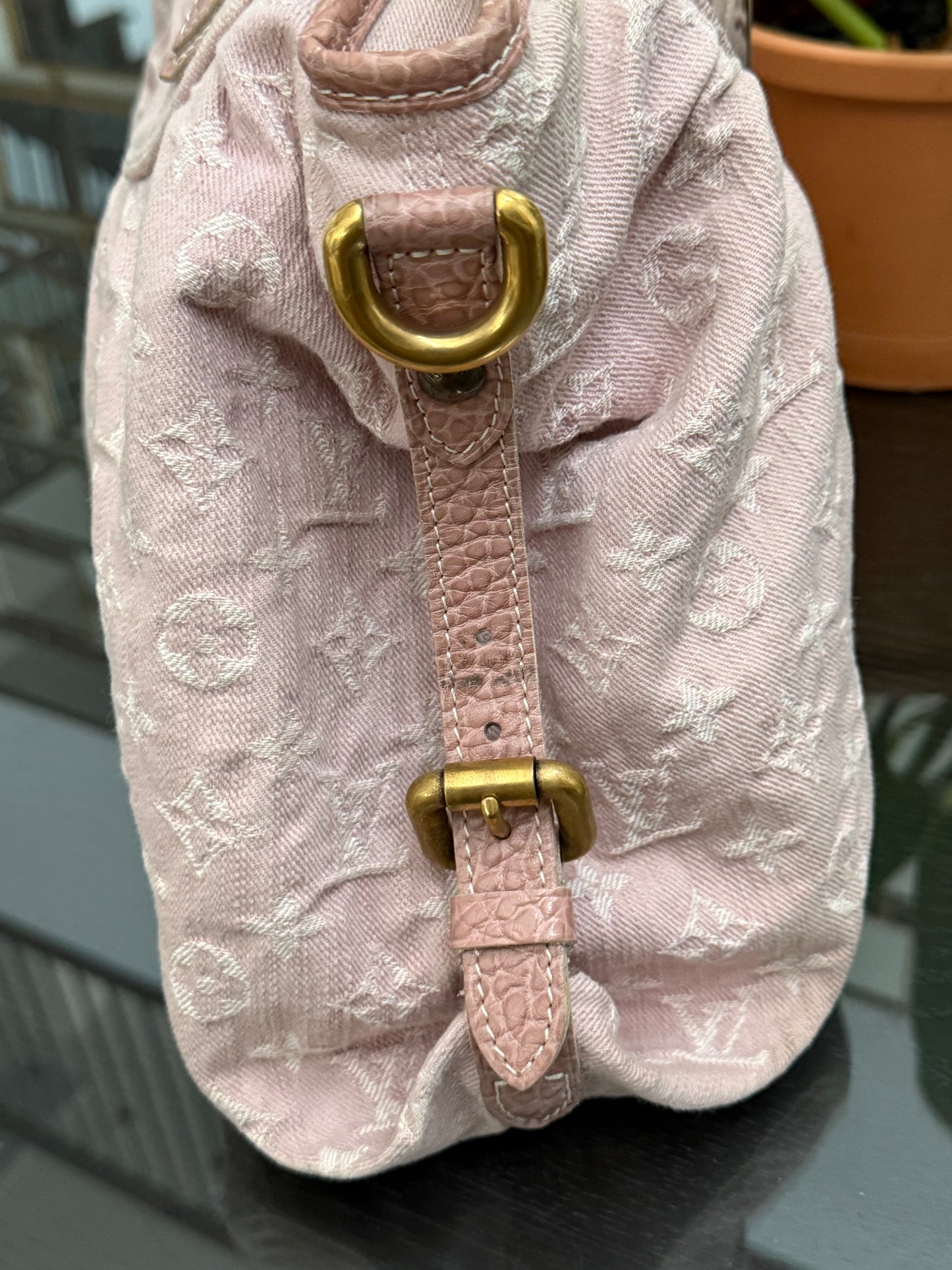 Denim Neo Cabby MM in Rose Pink 🗓️ Year: 2009