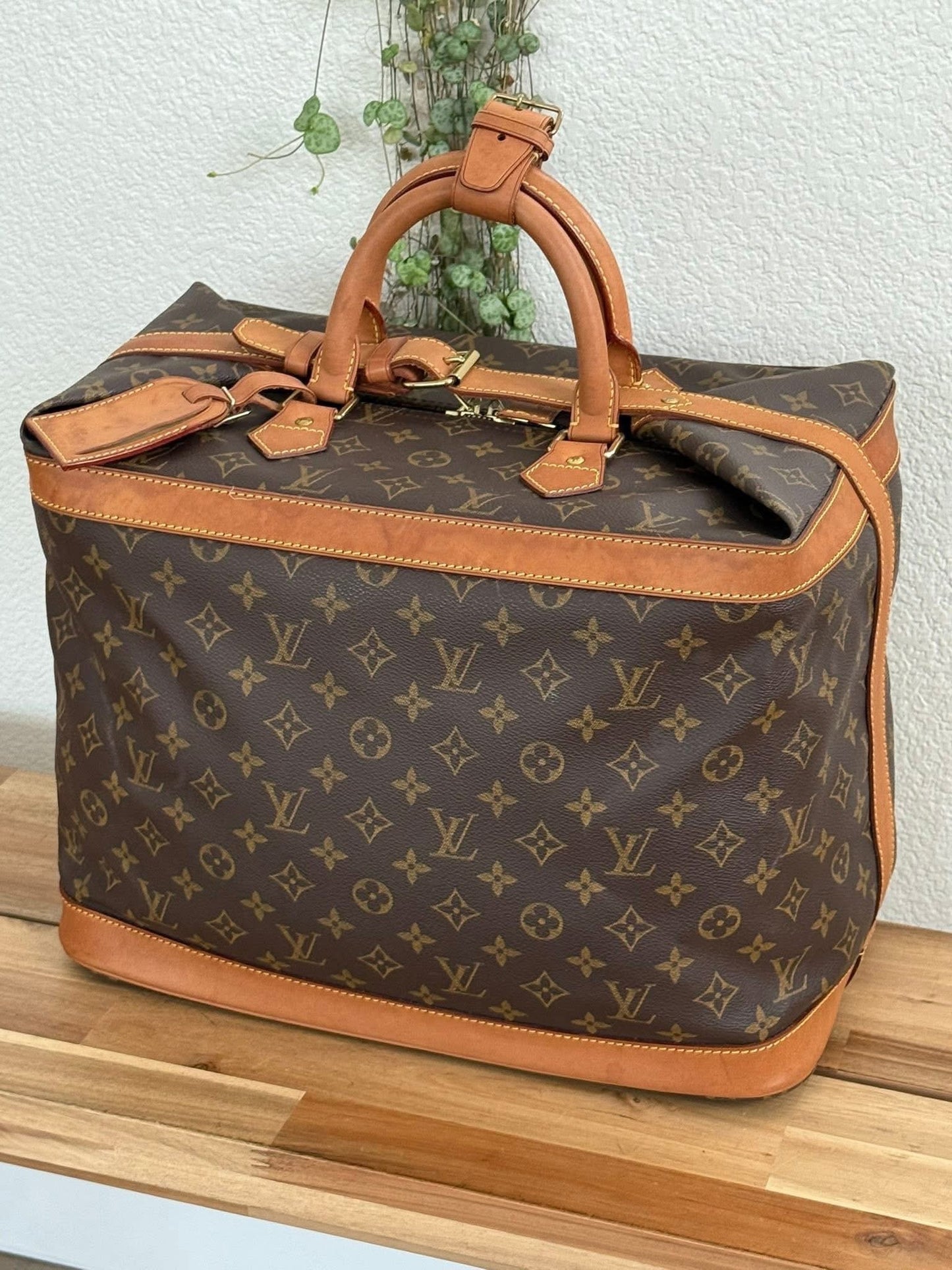 Cruiser 45 with Luggage tag and poignet -ποΈ Year: 2001
