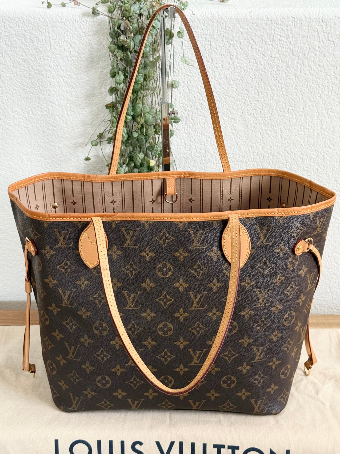 Neverfull MM with Dustbag and Insert Organizer -Year: 2012