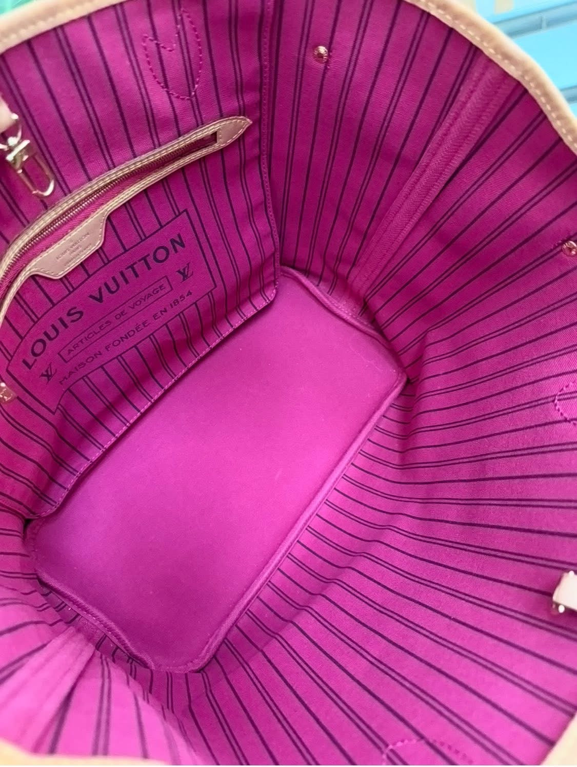 Neverfull MM Monogram in Peony with Dustbag and Insert organizer π
Year: 2020
