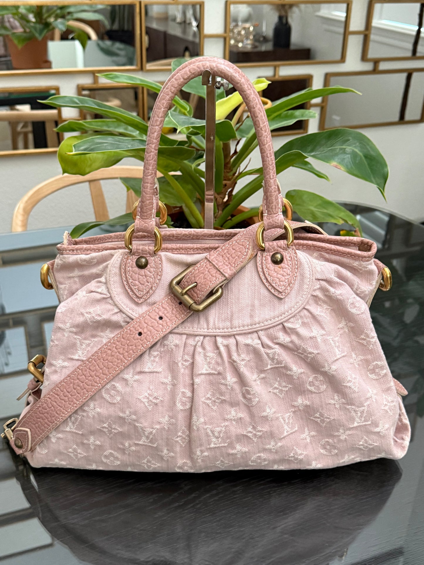 Denim Neo Cabby MM in Rose Pink 🗓️ Year: 2009