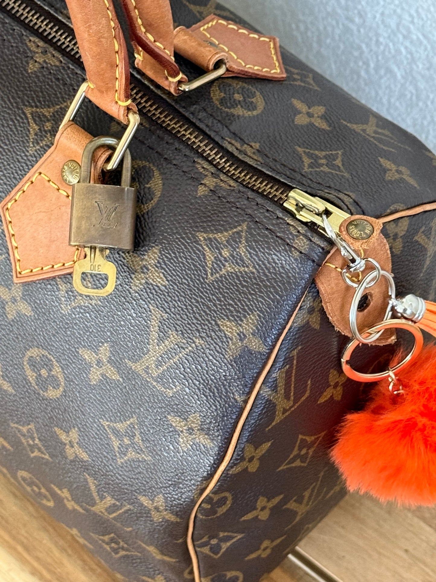 Speedy 30 with π Lock & Key - π
Year: 1994