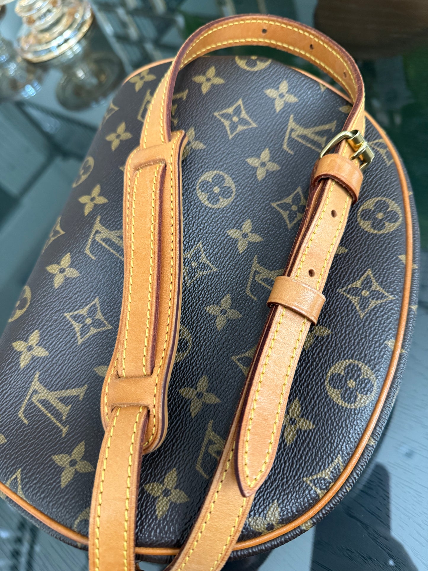 Blois Crossbody -🗓️ Year: 1999