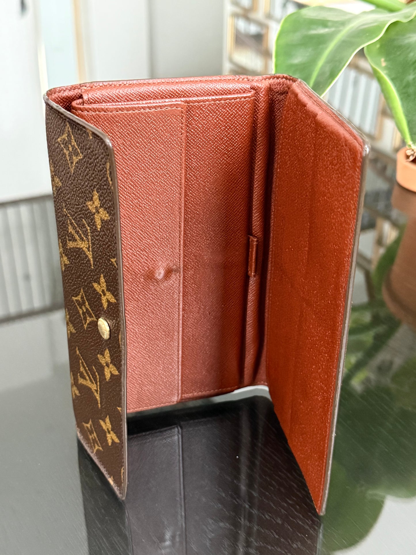 International Wallet in Monogram 🗓️ Year: 2001