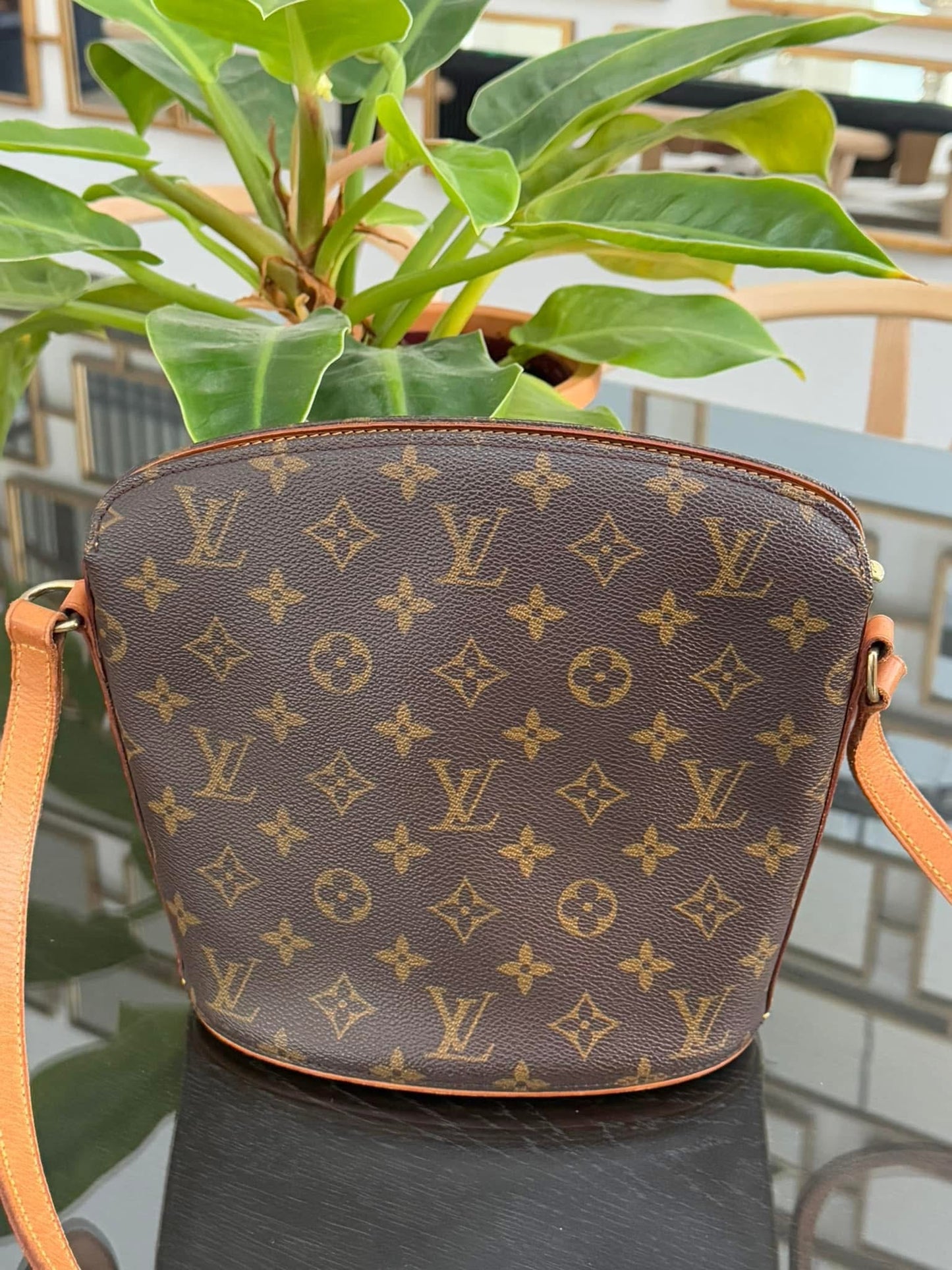 Drouot Crossbody
π
Year: 2001