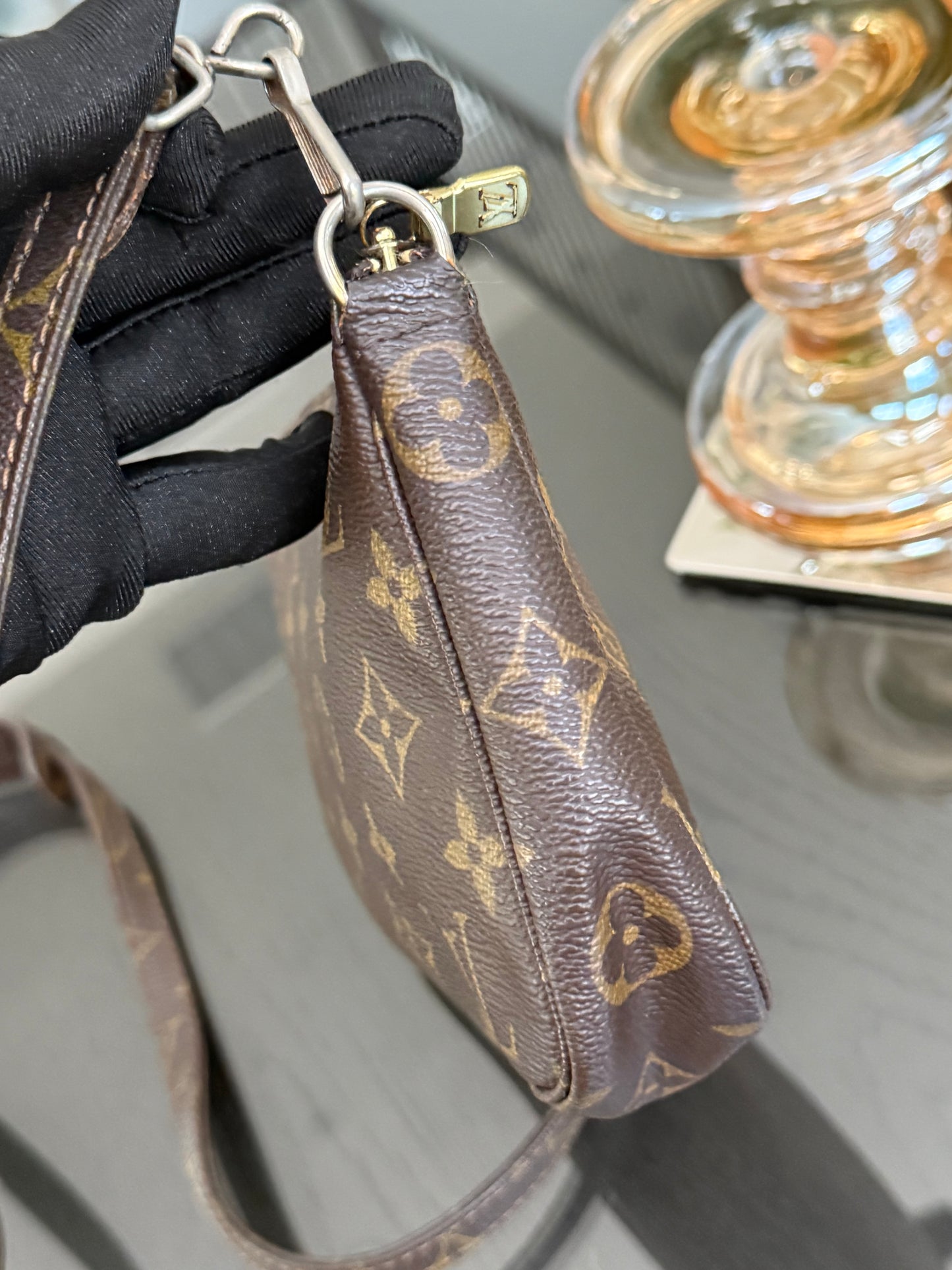 Pochette Accessories with Vintage Crossbody Strap - ๐
Year: 1999