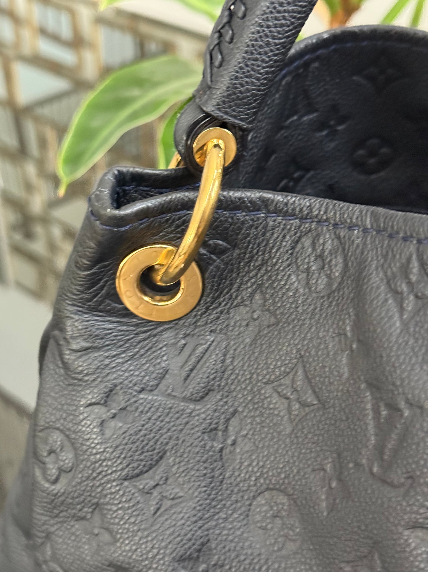 Artsy MM Empriente in Black/ Navy Blue with Dustbag, Receipt and Insert Organizer - ๐
Year: 2012