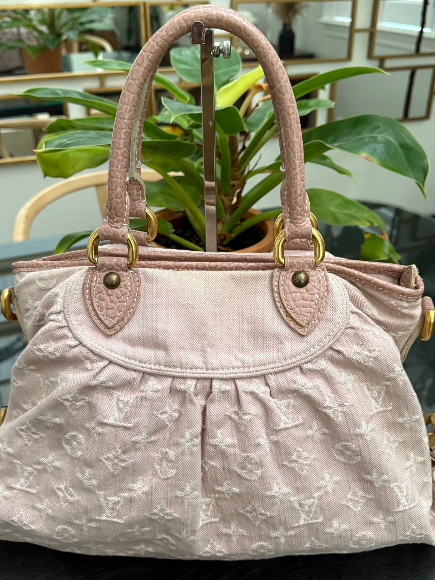 Denim Neo Cabby MM in Rose Pink 🗓️ Year: 2009