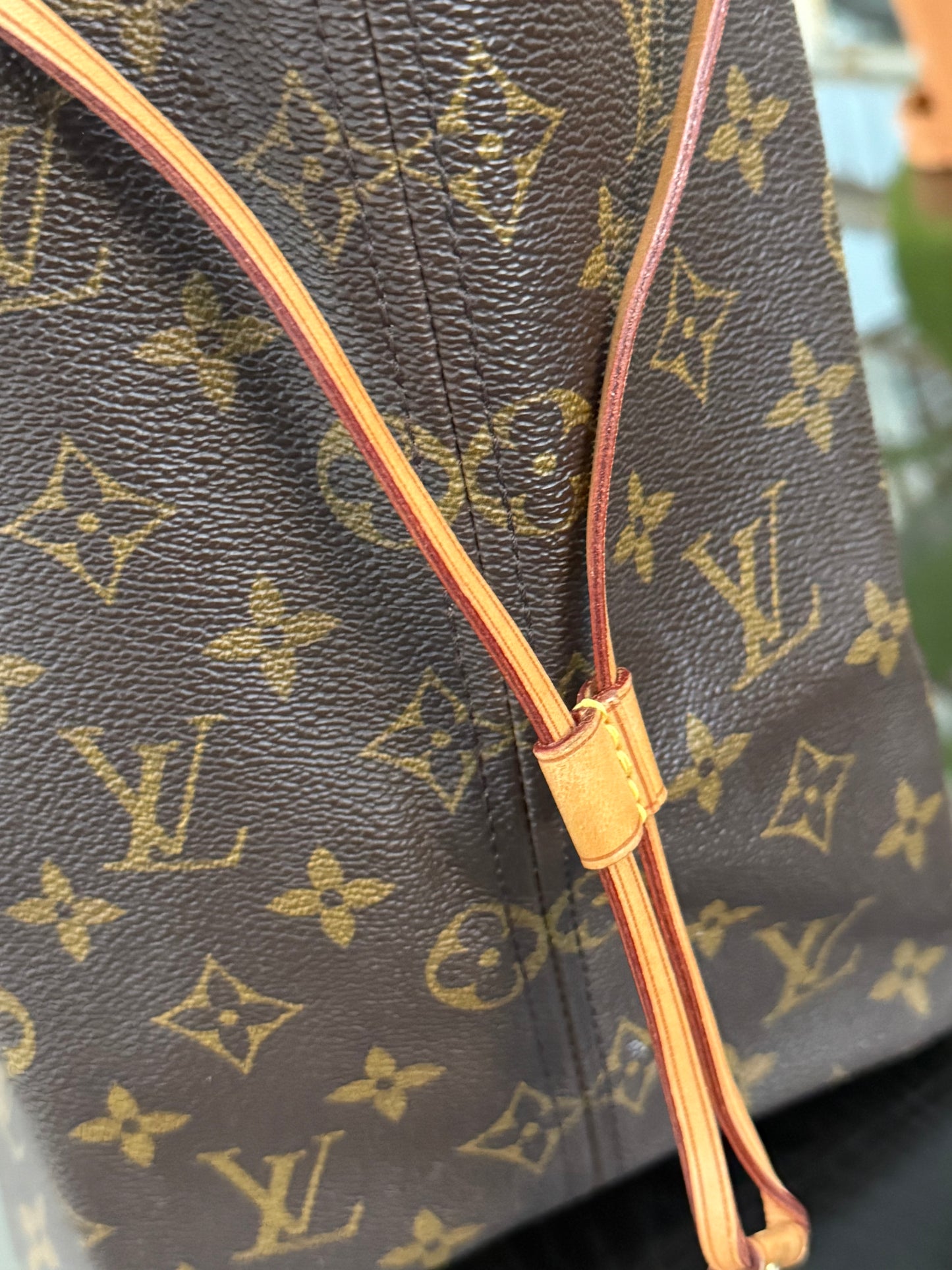 Neverfull GM with Dustbag and twilly -📅 Year: 2009