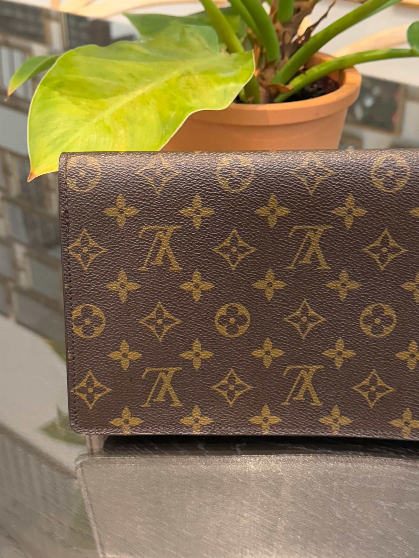 Chaillot Clutch w/ Dustbag -Year: 1987