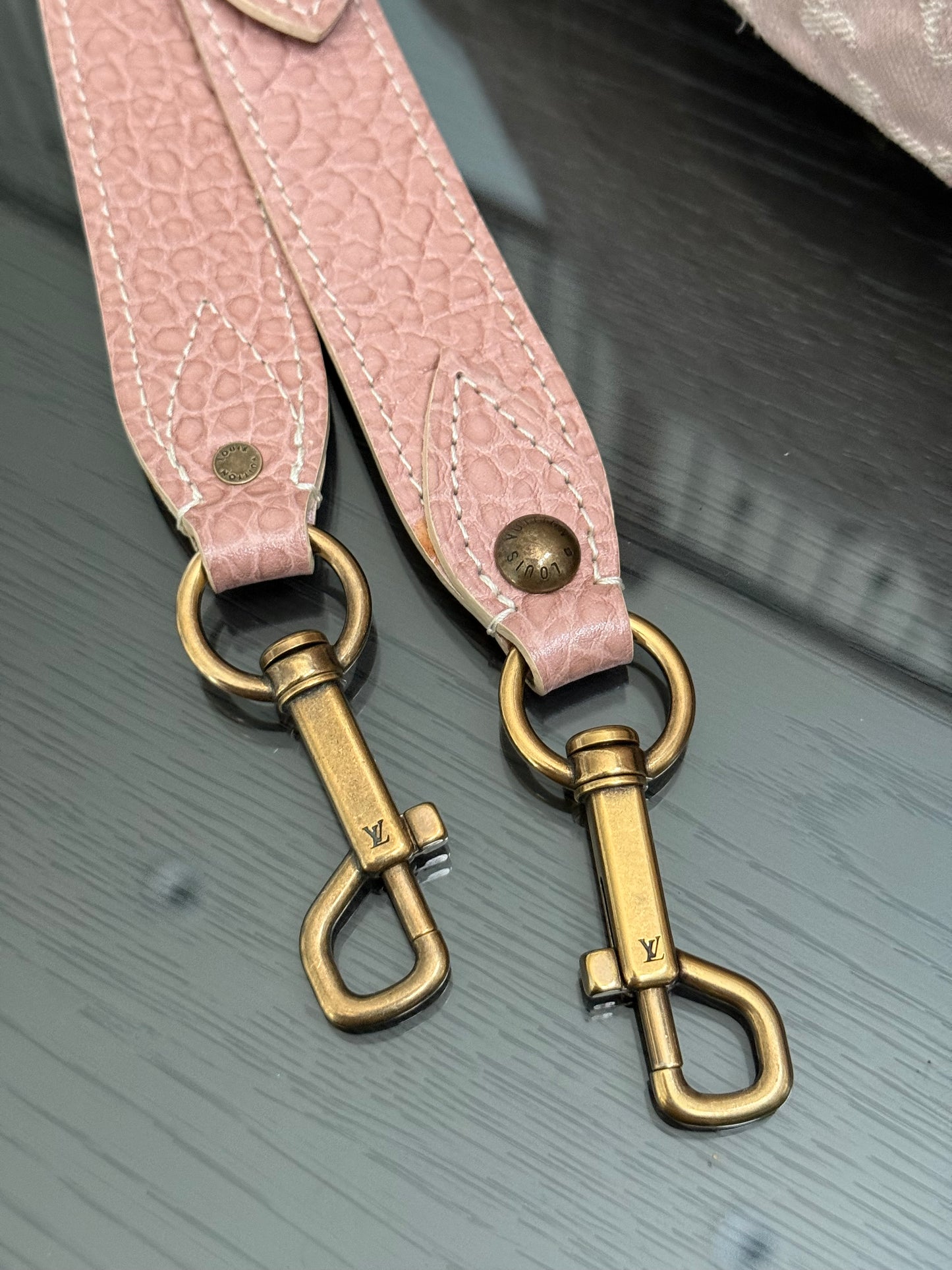 Denim Neo Cabby MM in Rose Pink 🗓️ Year: 2009