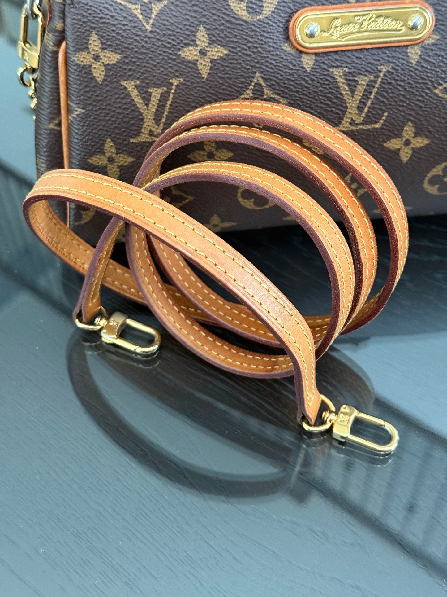 Eva Clutch with Dustbag- ๐๏ธ Year: 2015
