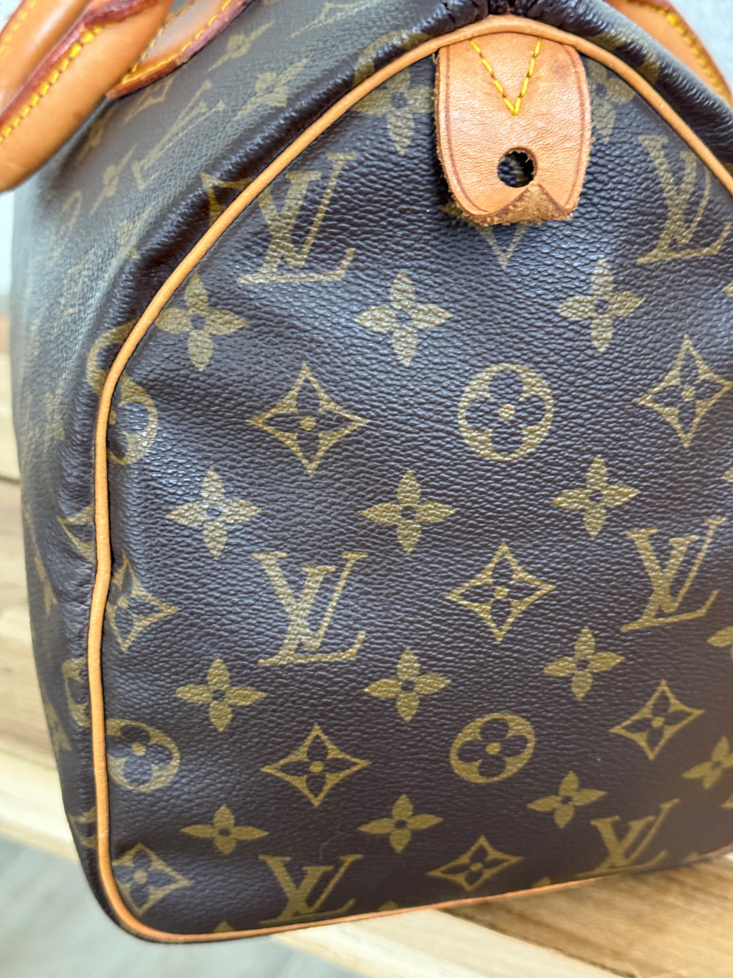 Speedy 30 with π Lock & Key - π
Year: 1989