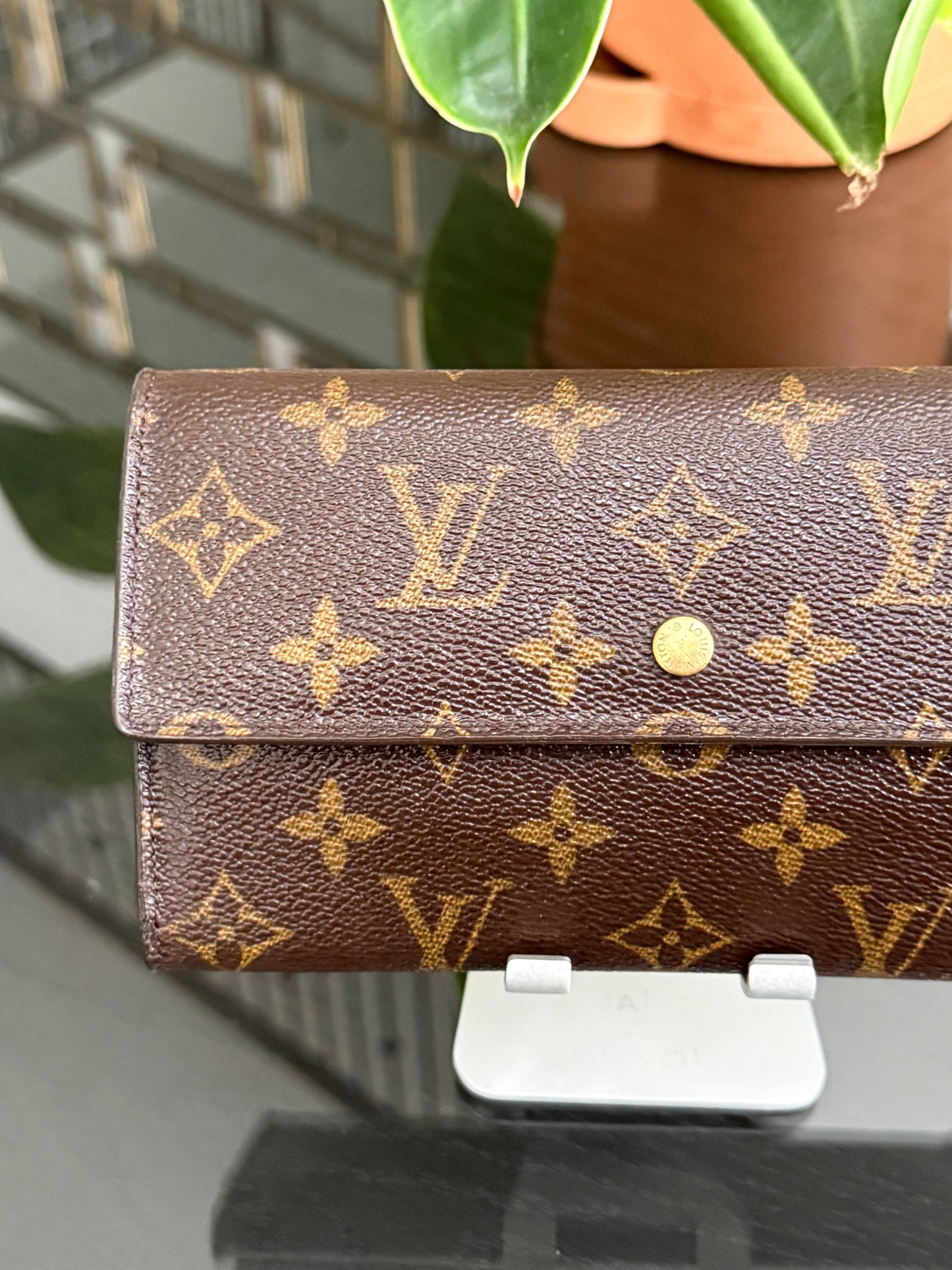 International Wallet in Monogram 🗓️ Year: 2001