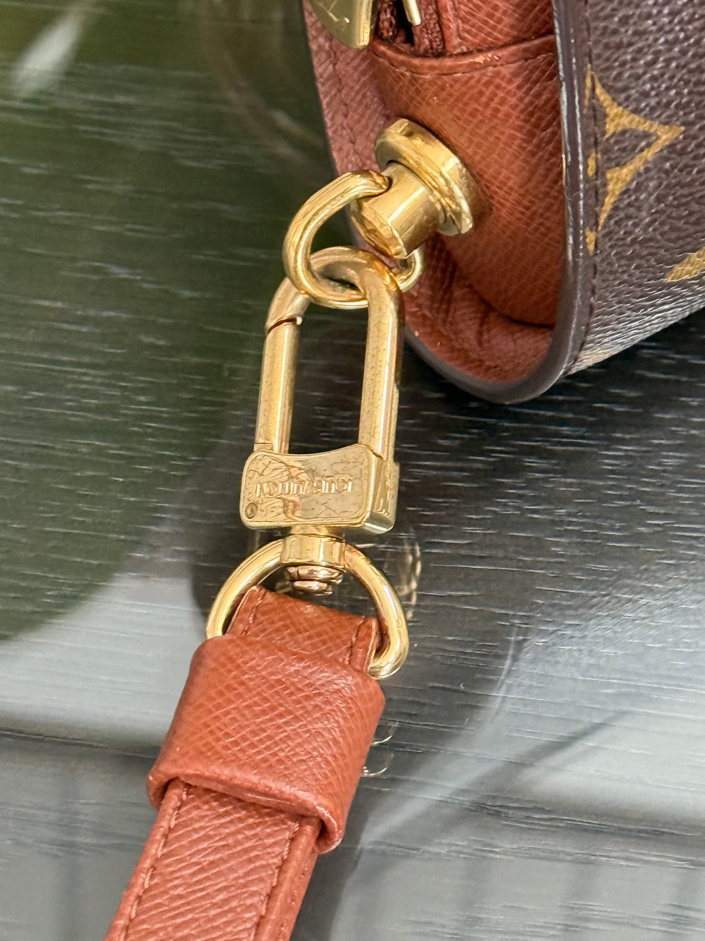 Orsay Clutch -
🗓️ Year: 2001