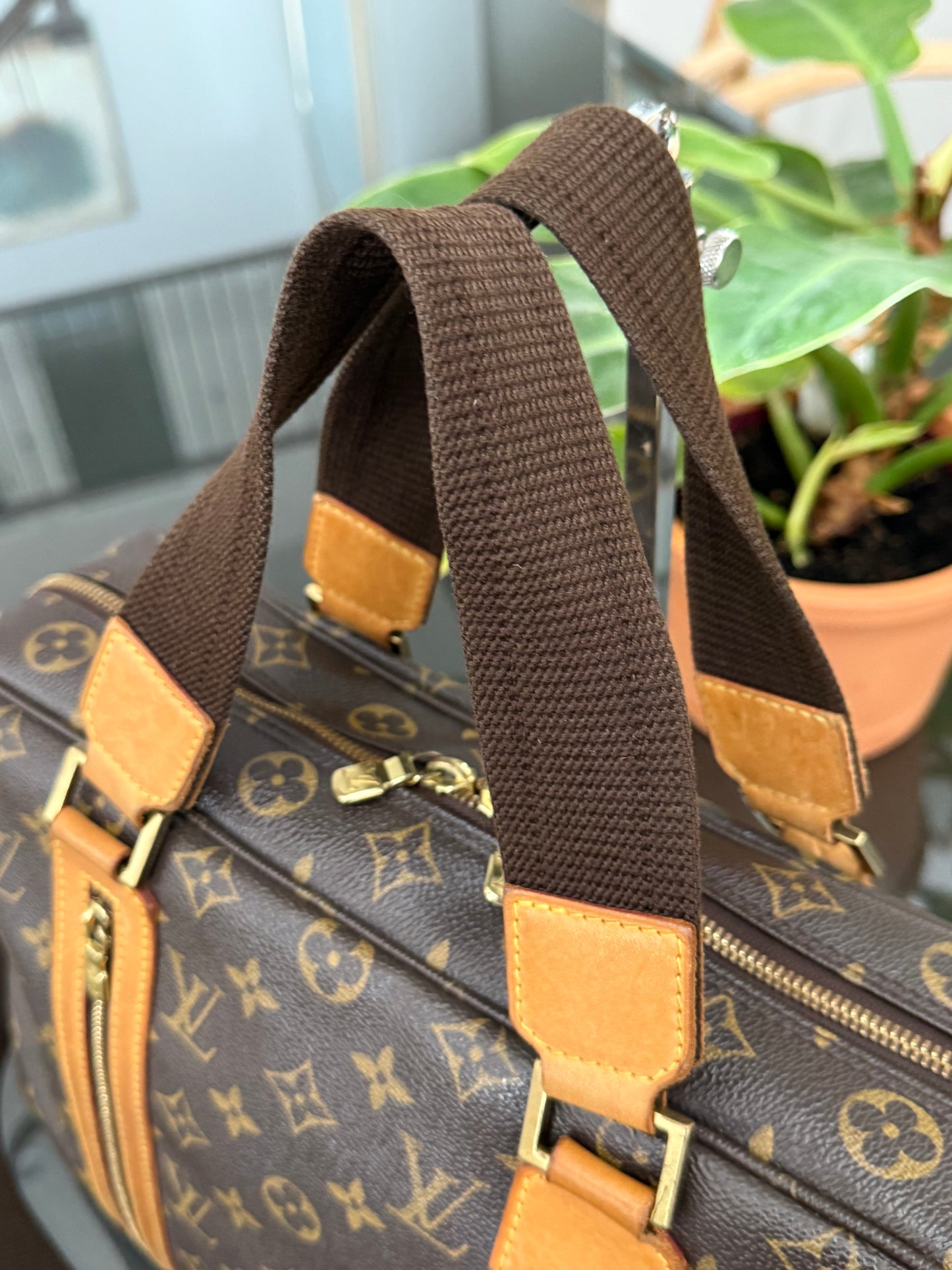Sac Boshpore 2 Way bag in Monogram ๐๏ธ Year: 2005
