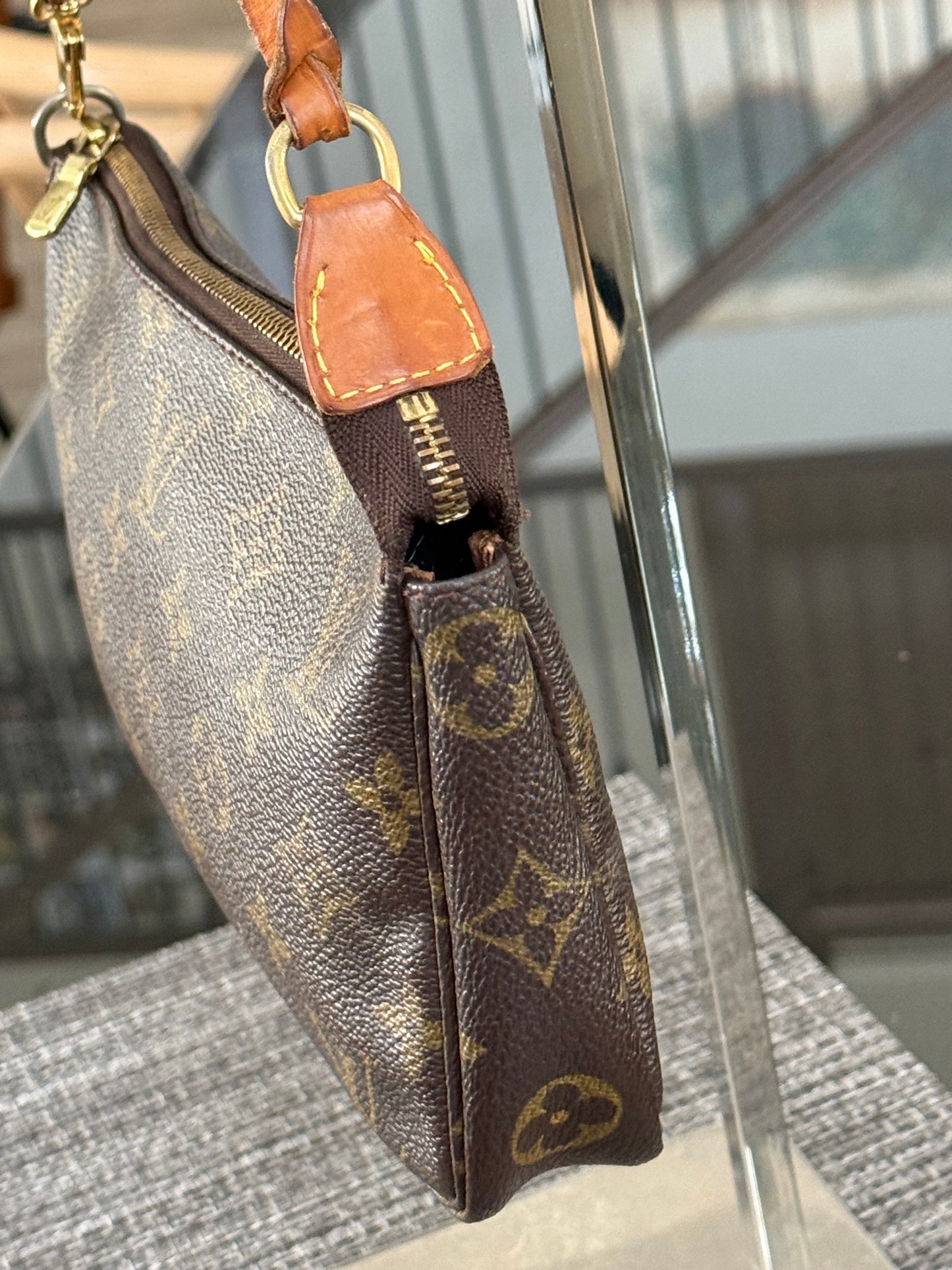 Pochette Accessories - ๐
Year: 2002