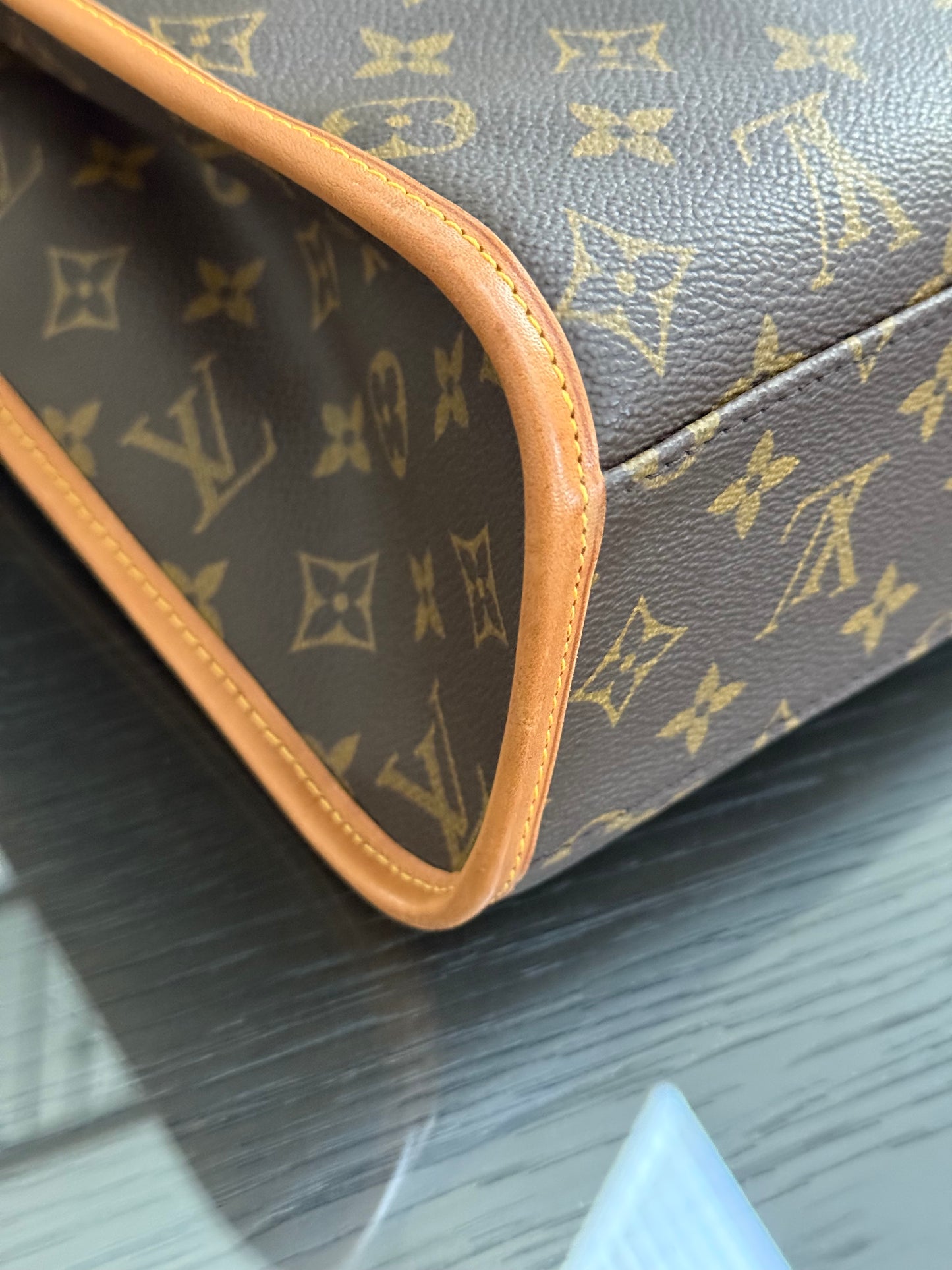 Beverly GM Satchel Crossbody - 📅 Year: 1991