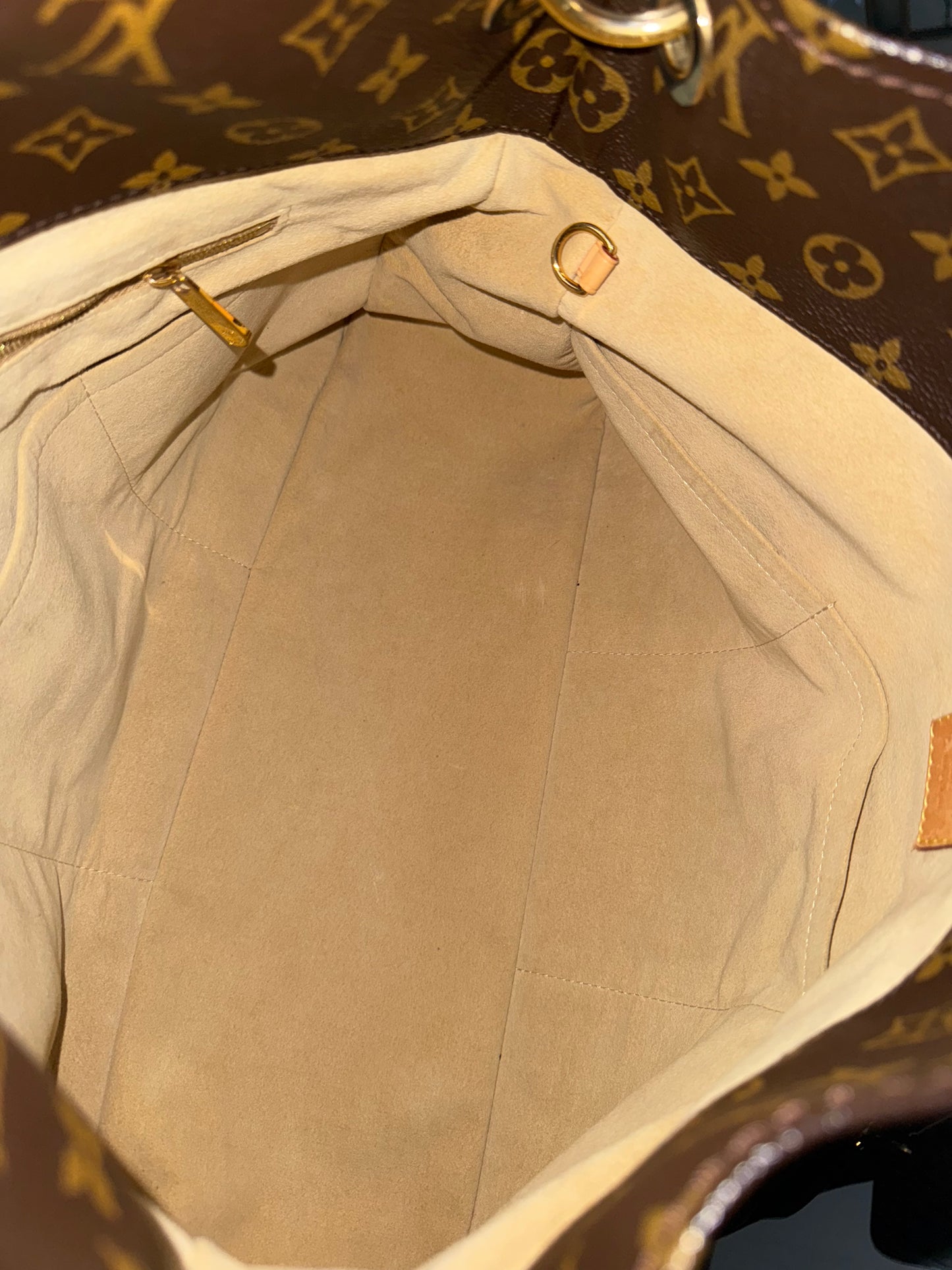 Artsy MM with Dustbag and Insert Organizer - ๐
Year: 2010