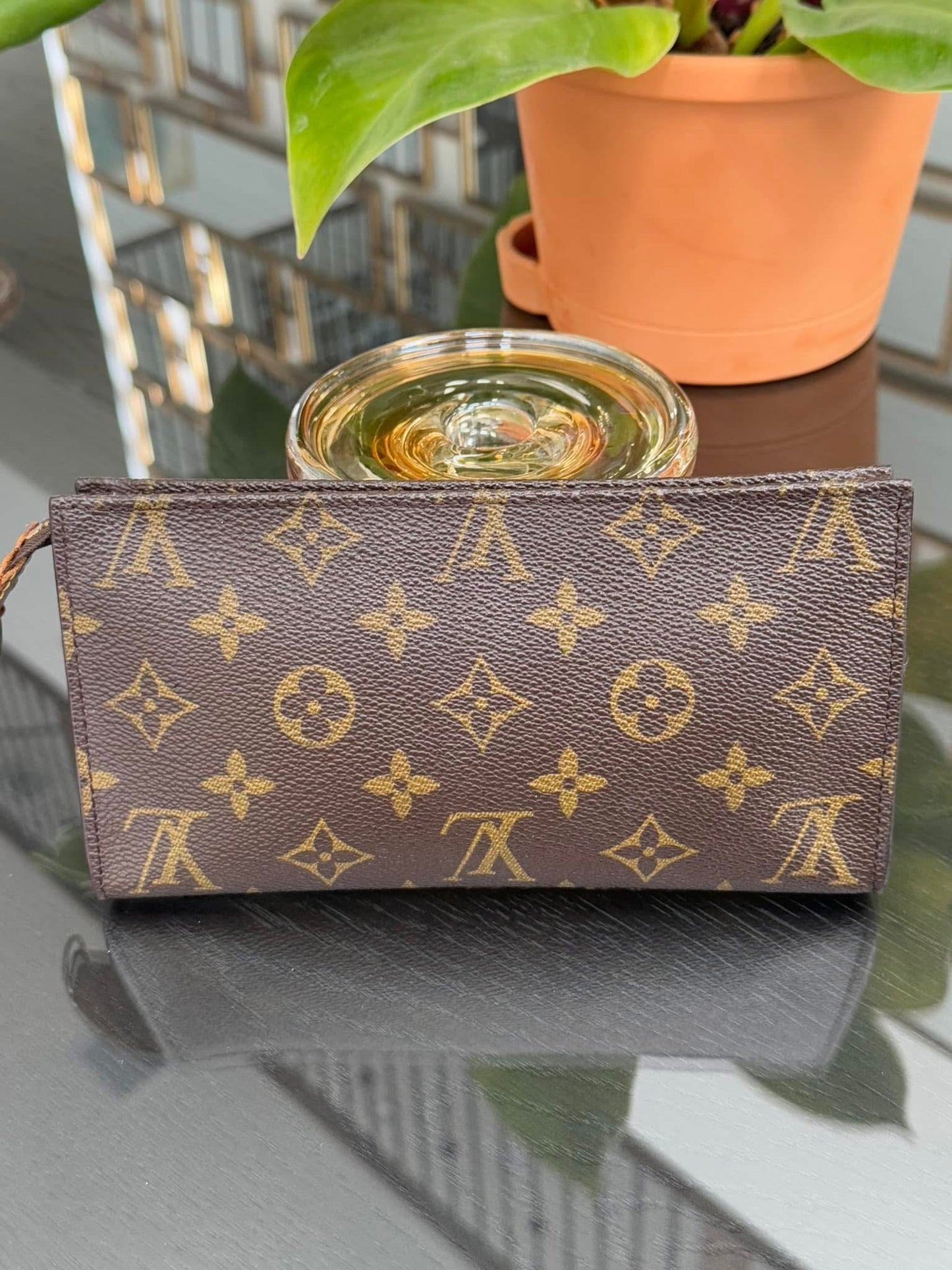 Bucket GM Pouch- ๐
Year: 1995
