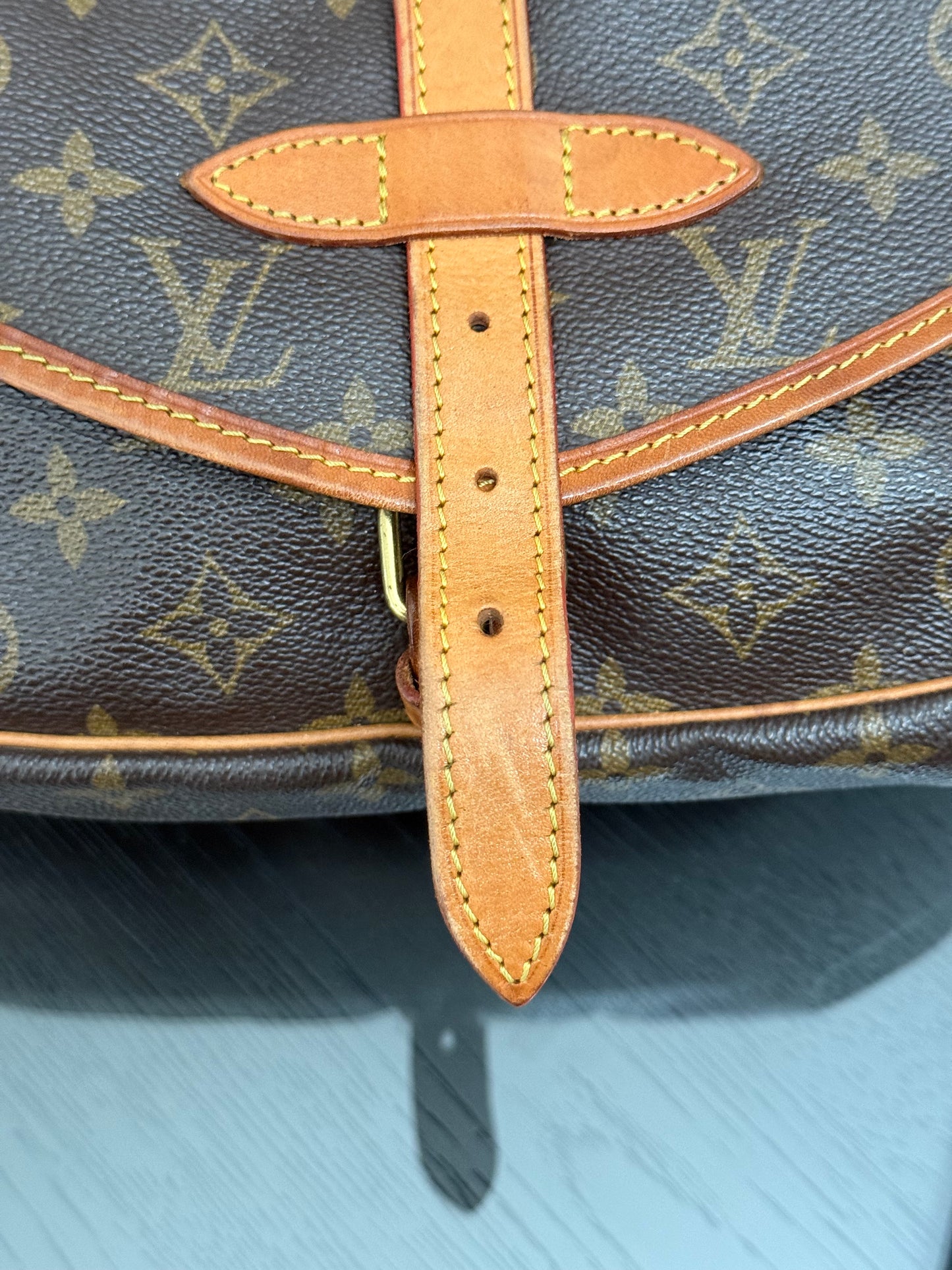 Saumur 30 Crossbody -๐๏ธ Year: 1992