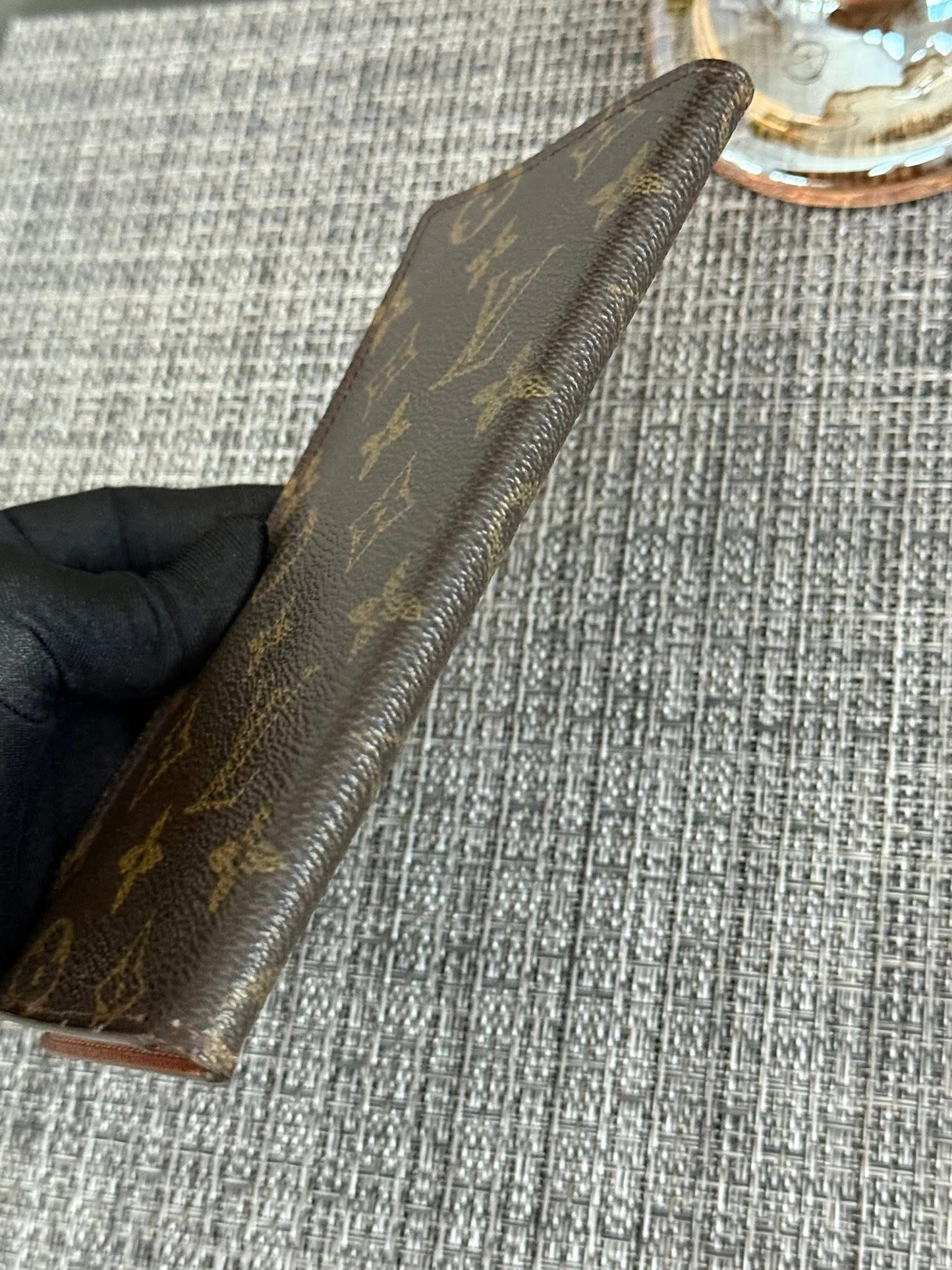 Checkbook Holder in Monogram 🗓️ Year: 2001