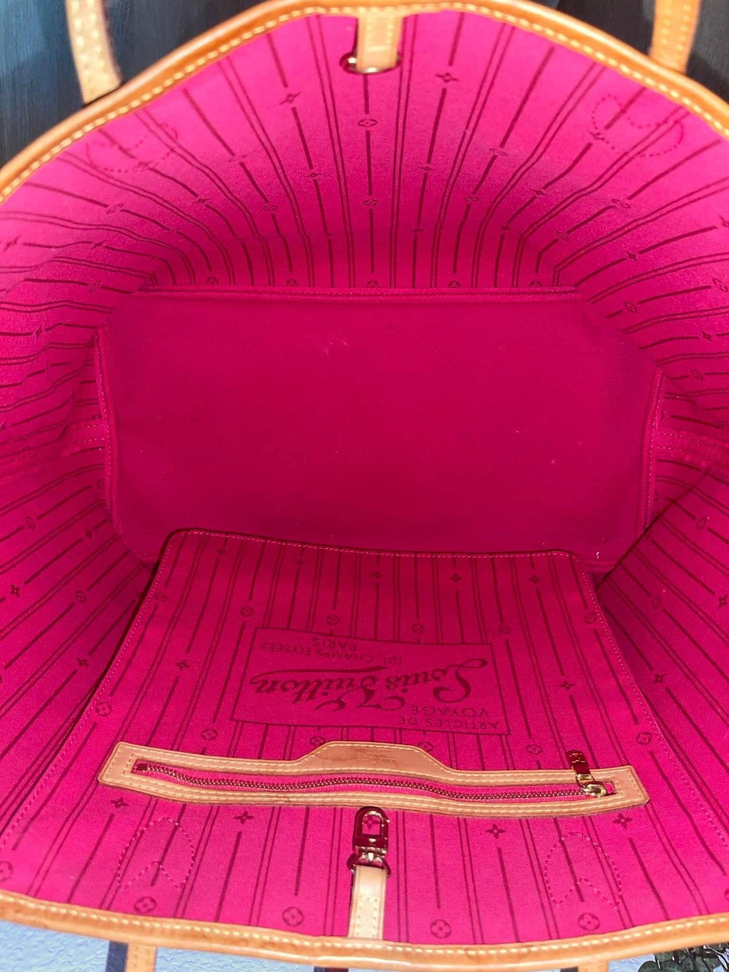 Neverfull GM in Peony with Dustbag - ๐
Year: 2011