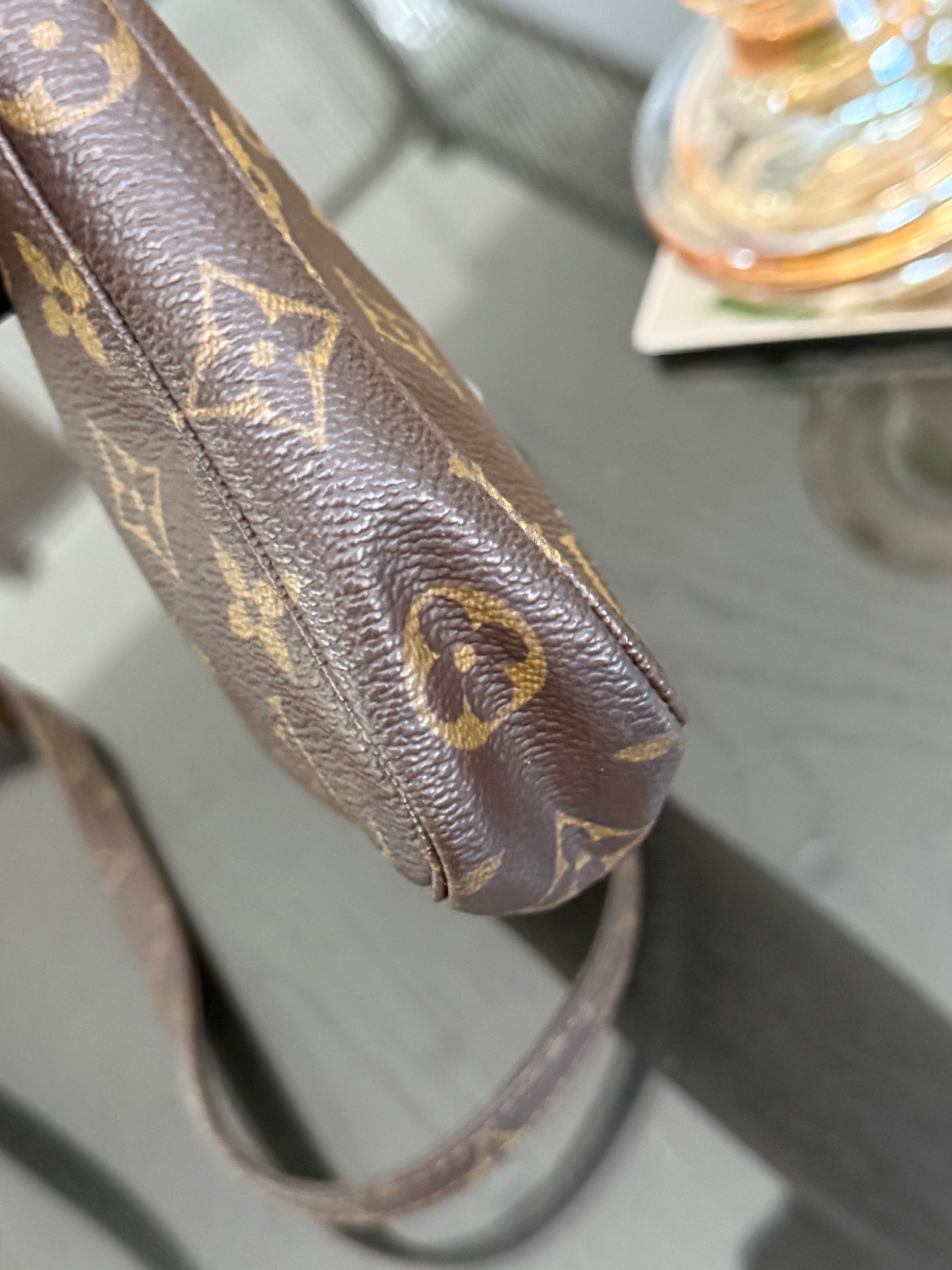 Pochette Accessories with Vintage Crossbody Strap - ๐
Year: 1999