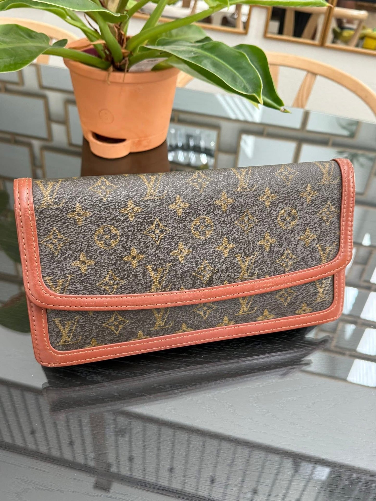Pochette Dame Clutch
๐๏ธ Pre Date Code