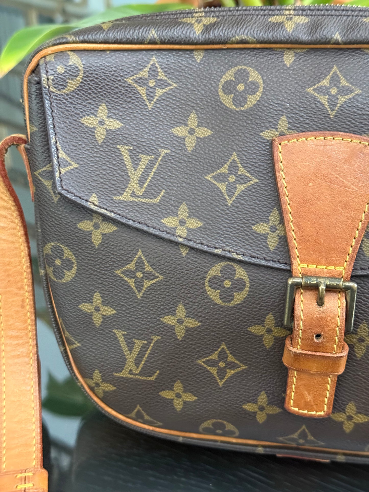 Jeaunefille GM Crossbody 🗓️ Year: 1990
