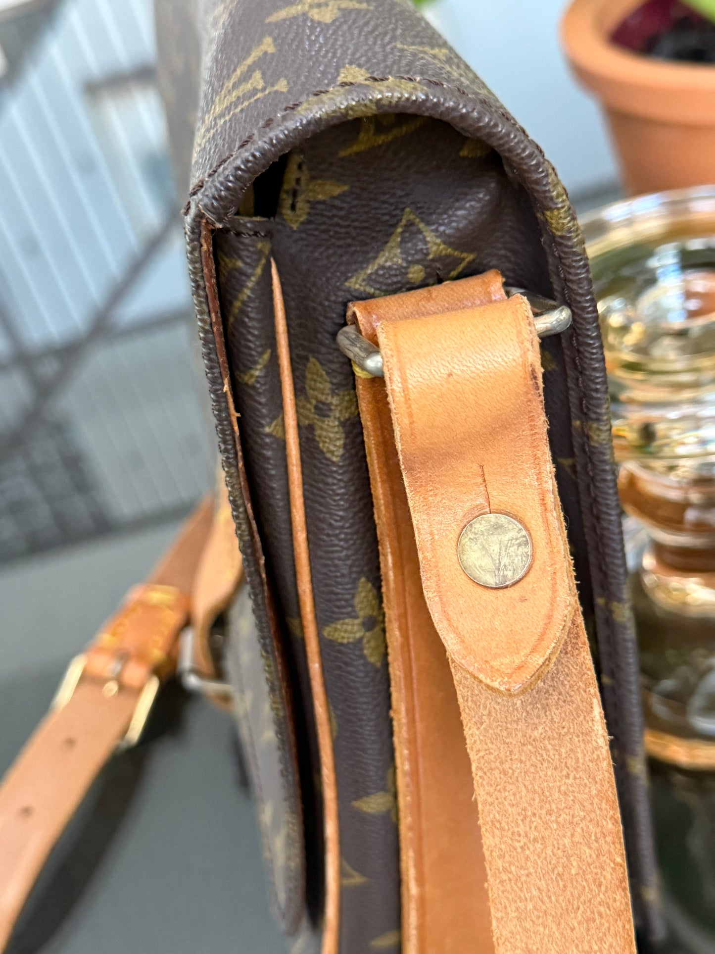 Cartouchiere GM Crossbody -🗓️ Year: 1982