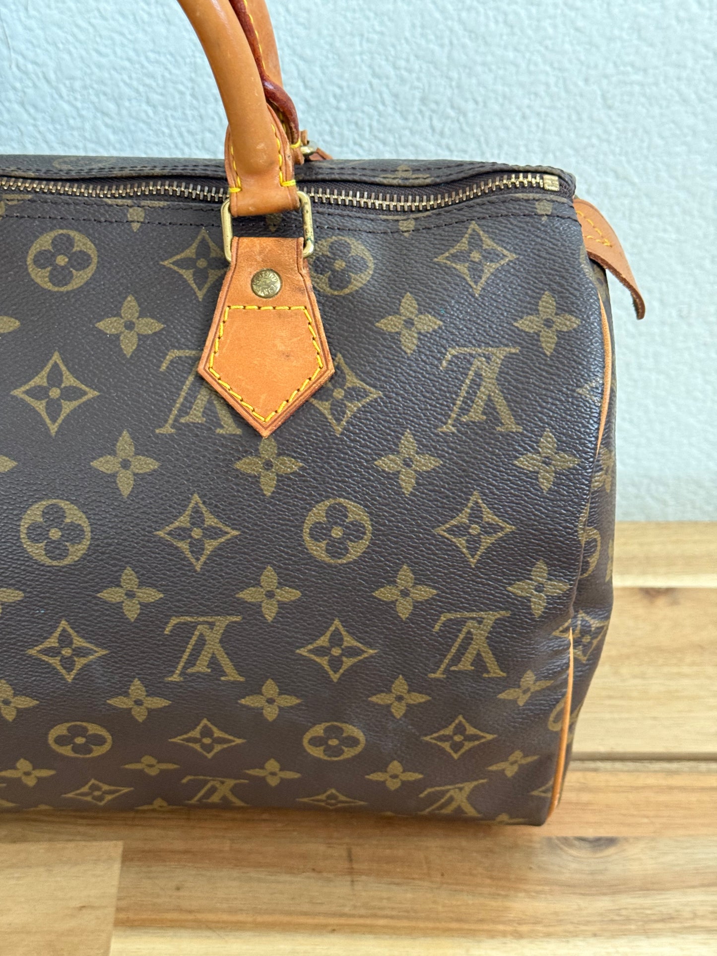 Speedy 30 with π Lock & Key - π
Year: 1989
