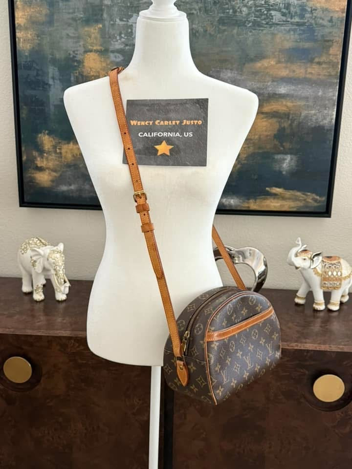 Blois Crossbody -๐๏ธ Year: 1999
