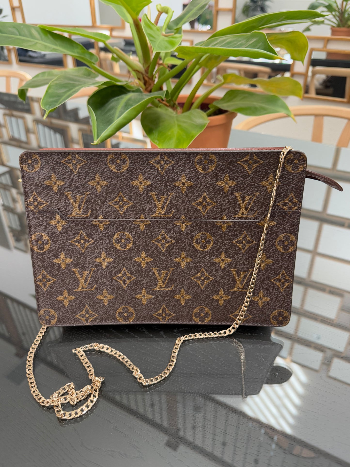 Pochette Homme with Generic Crossbody -🗓️ Year: 1995