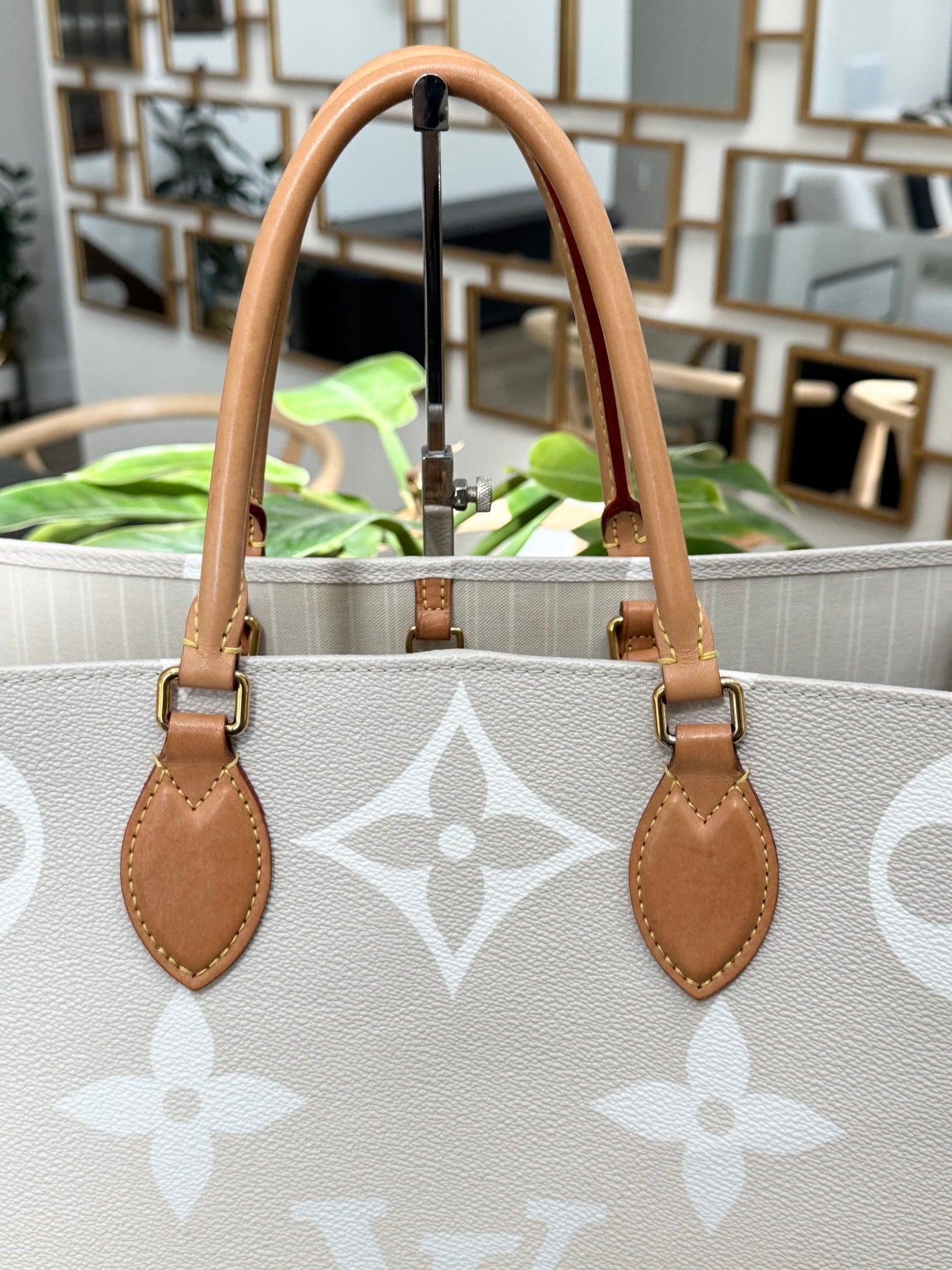 On The Go GM By The Pool in Monogram with Dustbag and Insert Organizer -Microchip