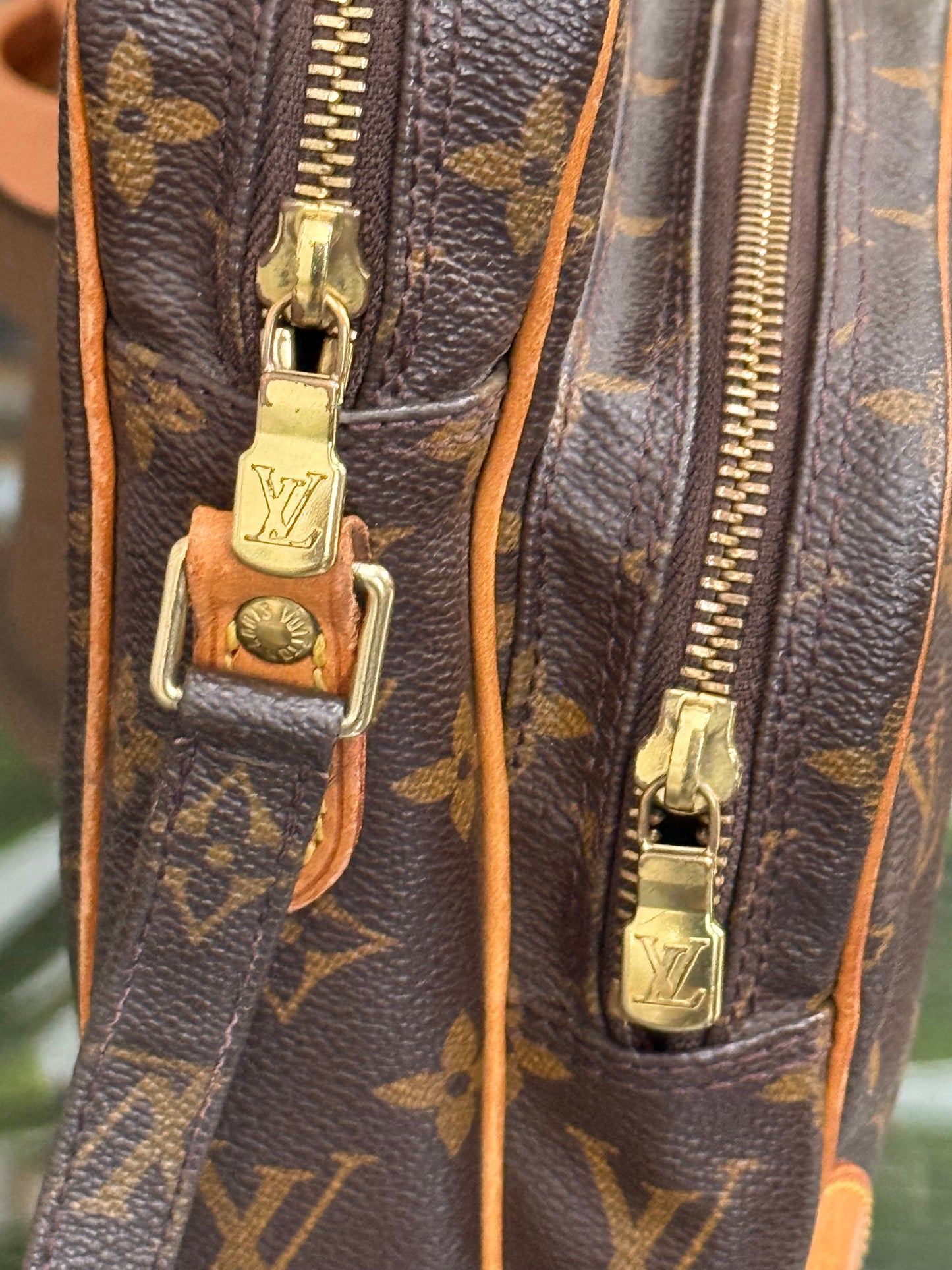 Amazon Crossbody Bag
๐๏ธ Year: 2000