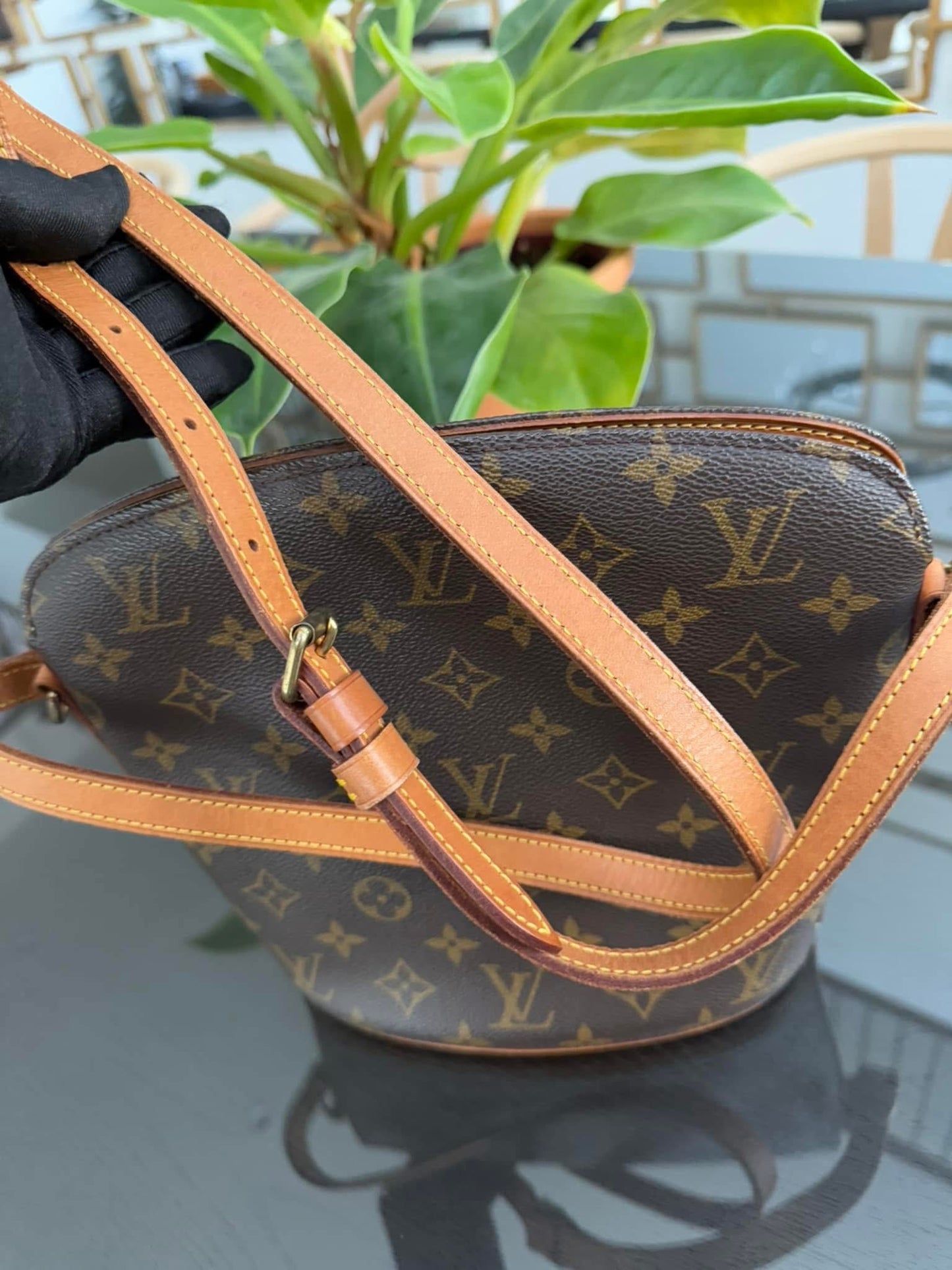 Drouot Crossbody
π
Year: 2001