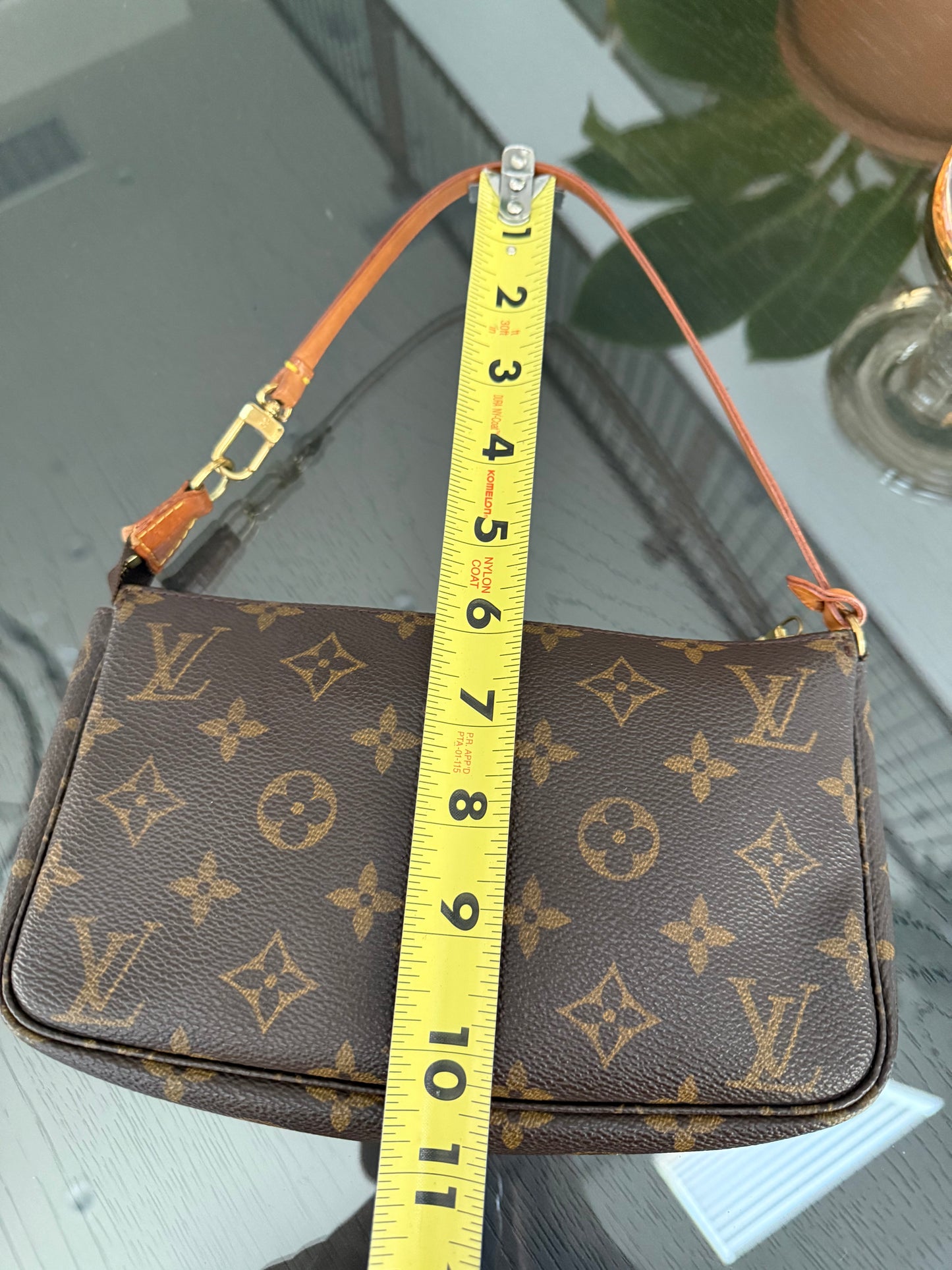 Pochette Accessories - ๐
Year: 2000