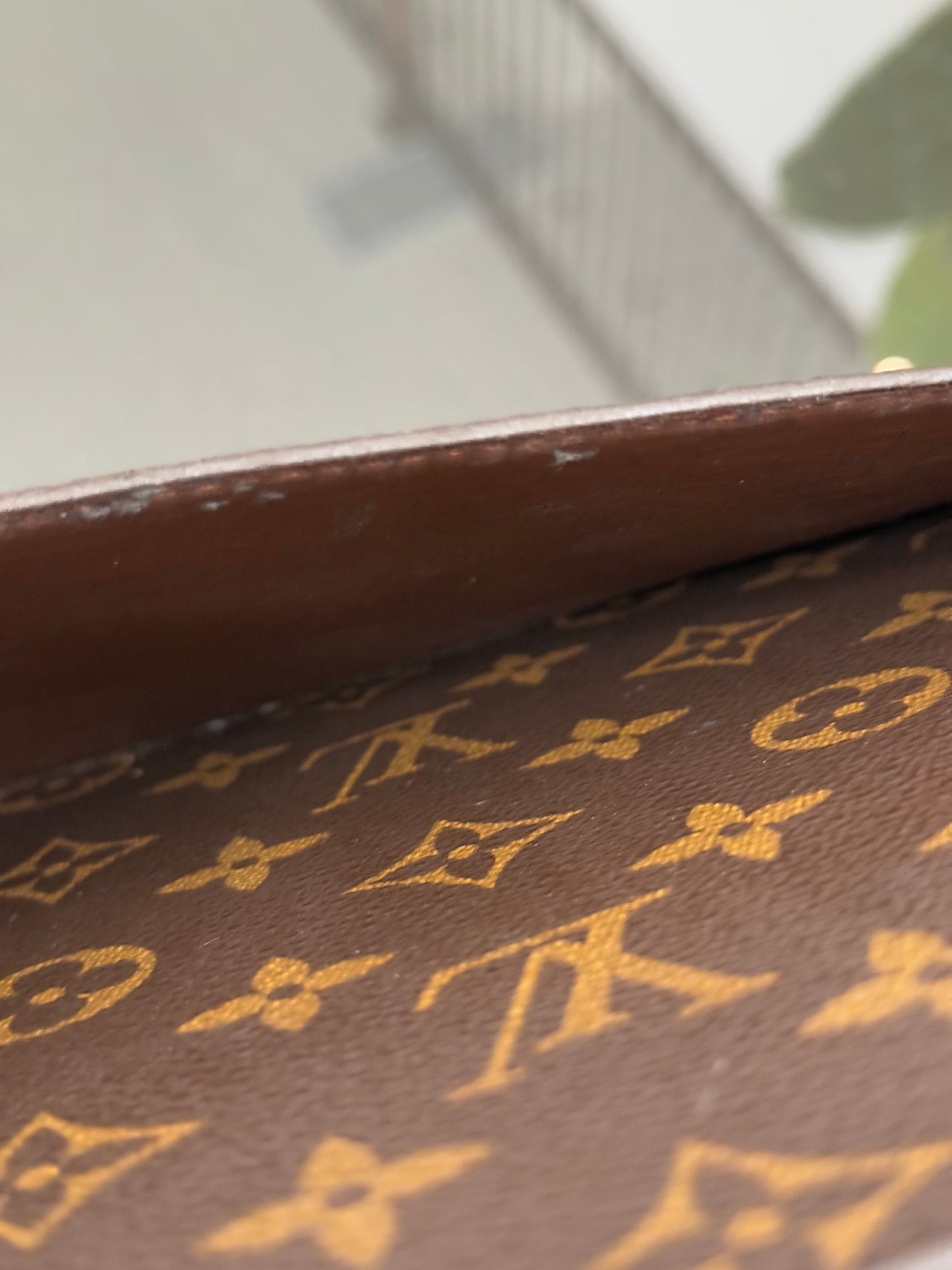 Pochette Homme with Generic Crossbody -🗓️ Year: 1995