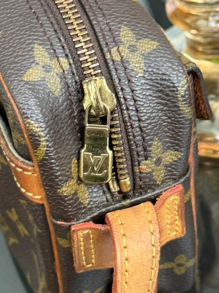 Jeaunefille PM Crossbody - π
Year: 1995