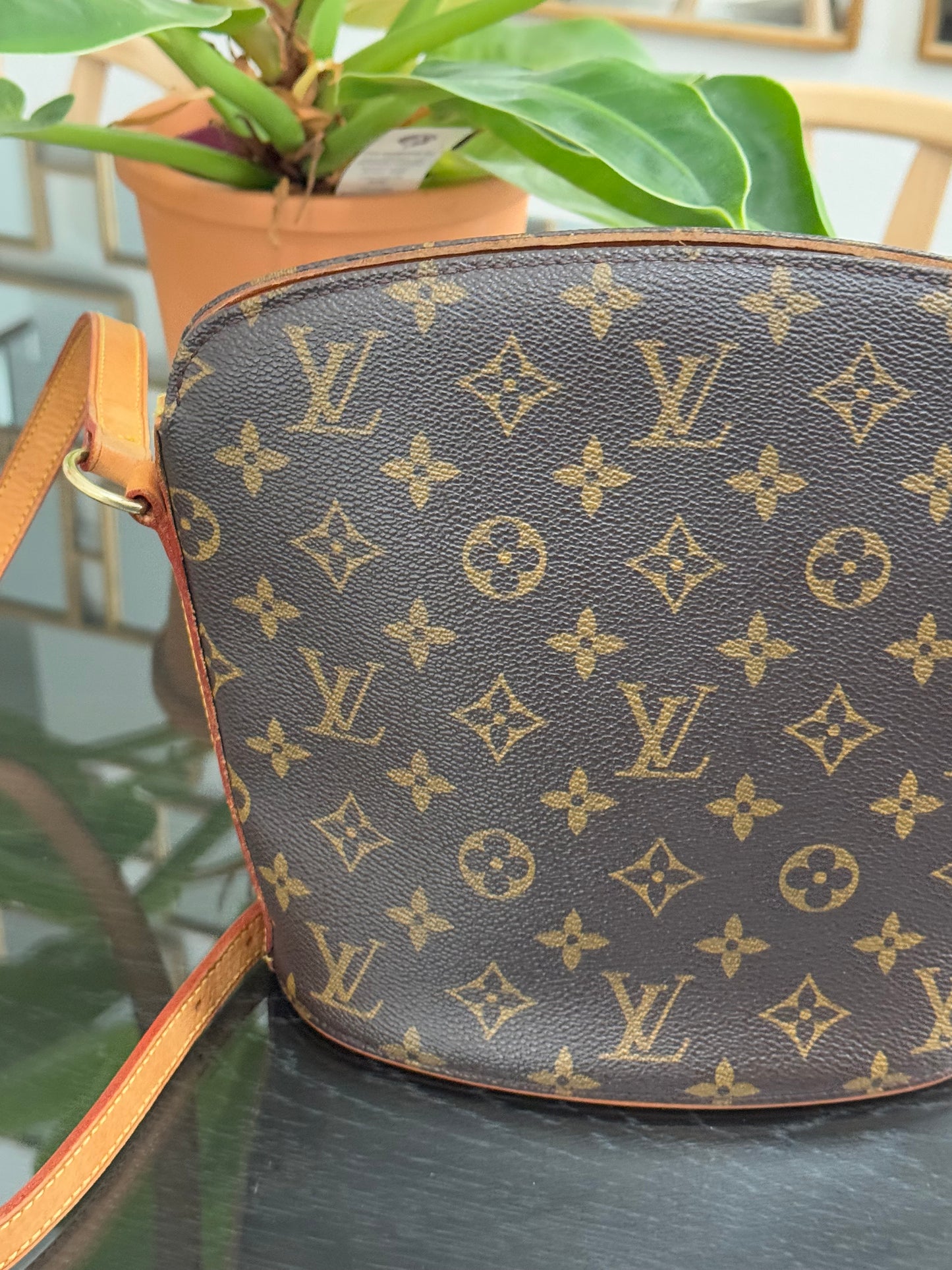 Drouot Crossbody -
π
Year: 2001