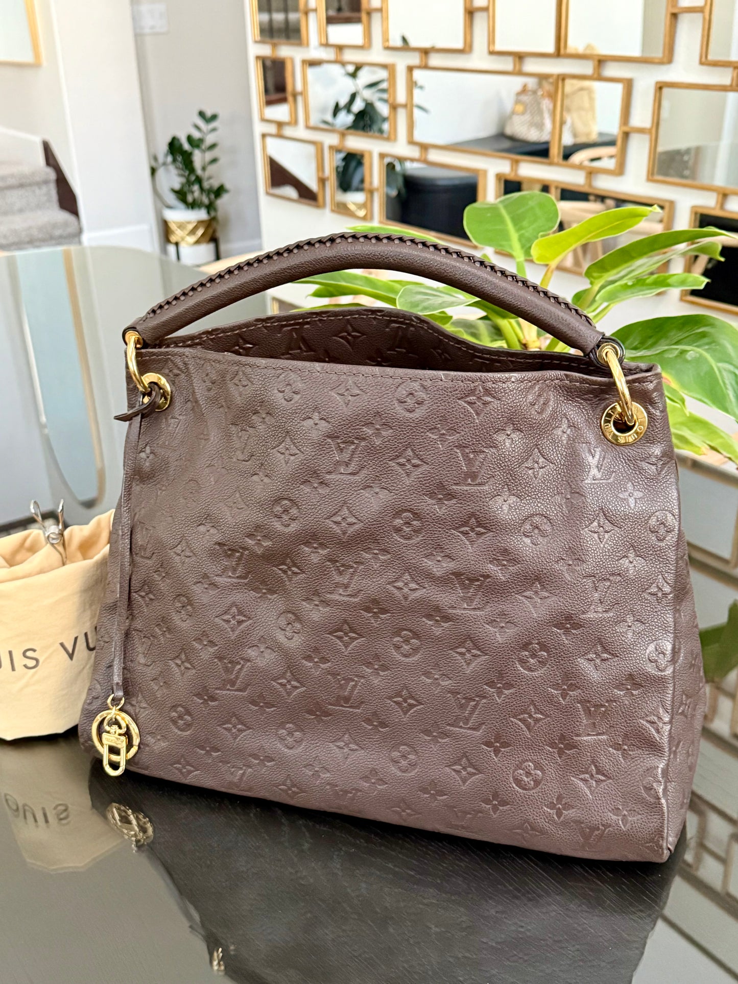 Artsy MM Empriente ( Dark Brown ) with Dustbag and Insert Organizer - ๐
Year: 2012