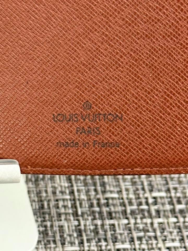 Checkbook Holder in Monogram 🗓️ Year: 2001