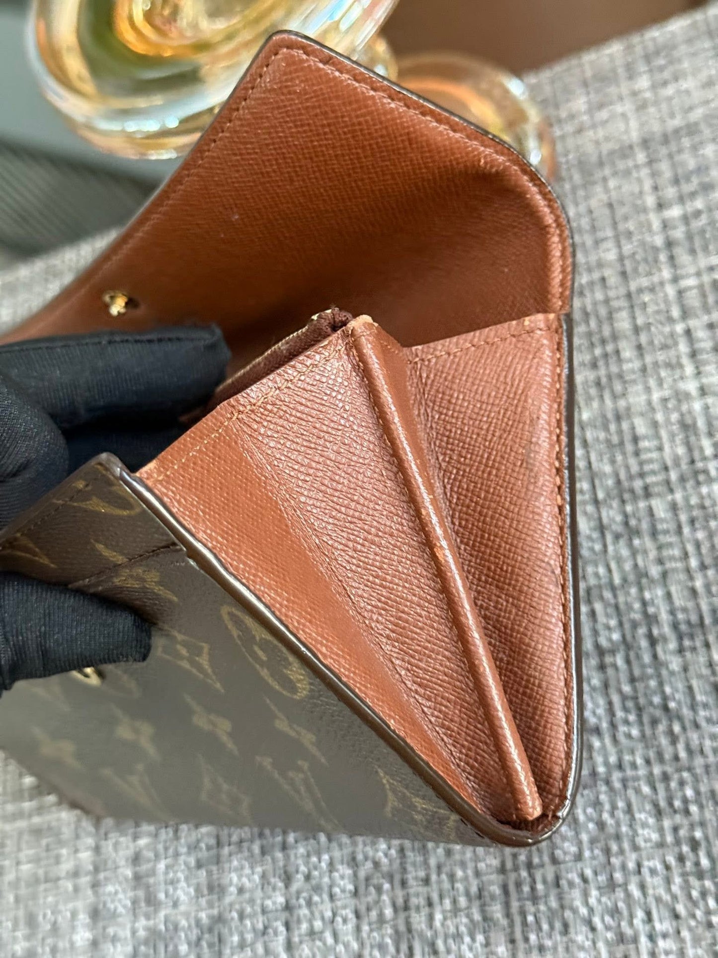 Sarah Wallet with 8 Cardholders 🗓️ Year: 2005