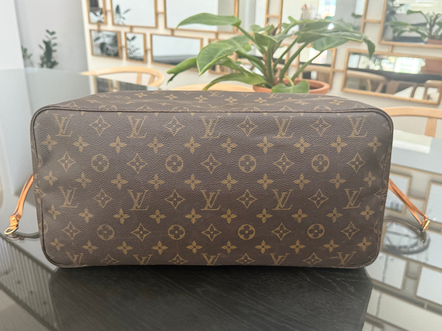 Neverfull GM in Monogram with Insert Organizer 🗓️ Year: 2007