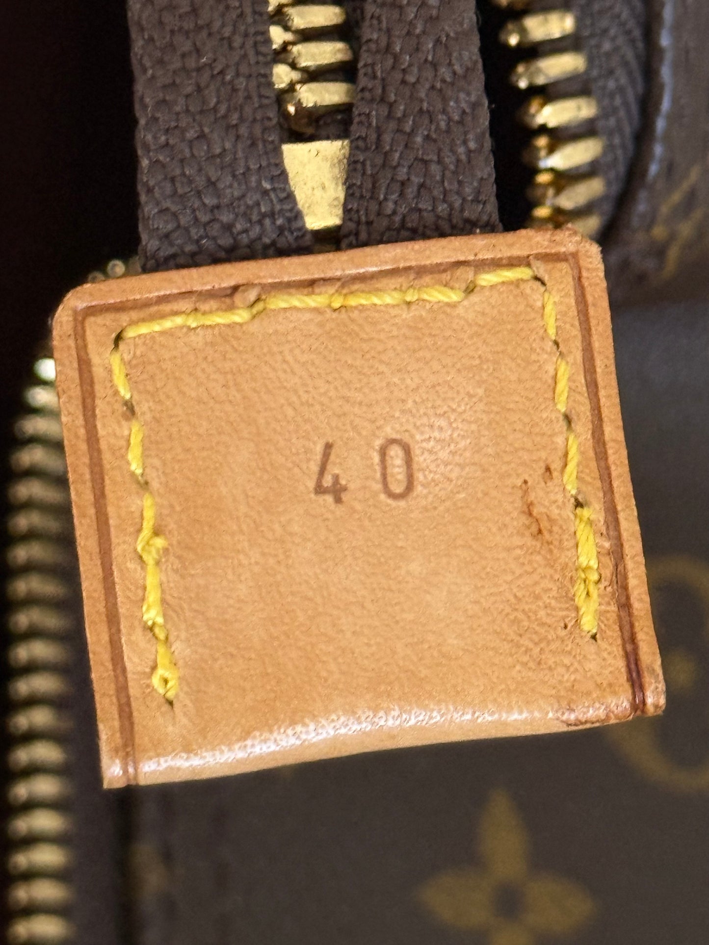 Cruiser 40 with Luggage tag ποΈ Year: 1997